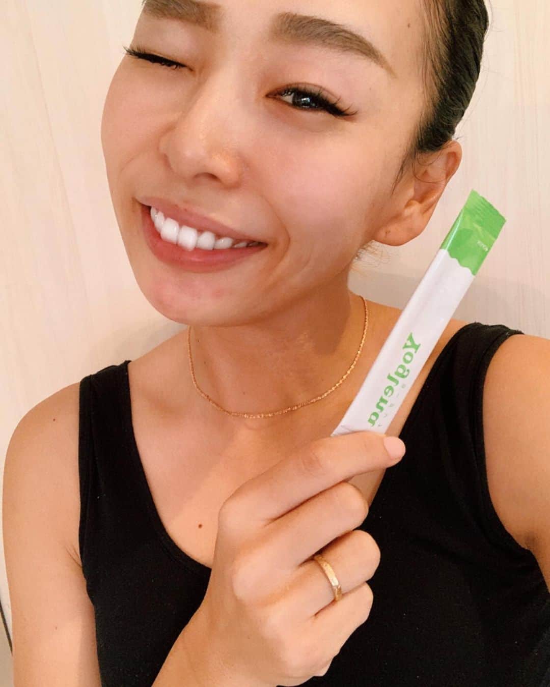 koichan familyのインスタグラム：「子供たちと一緒に始めた @yoglena_officia の #ヨーグレナ☺️ ・ ・ これだけで#菌活 や#腸活 ができるから便秘気味の私には助かる😂 ・ ・ 何より子供達にも飲ませられるところが1番嬉しかったり☺️ ・ ・ すっきりお腹目指して 続けてみよう👌🏾 ・ ・ ・ #ユーグレナ#pr#Yoglena」