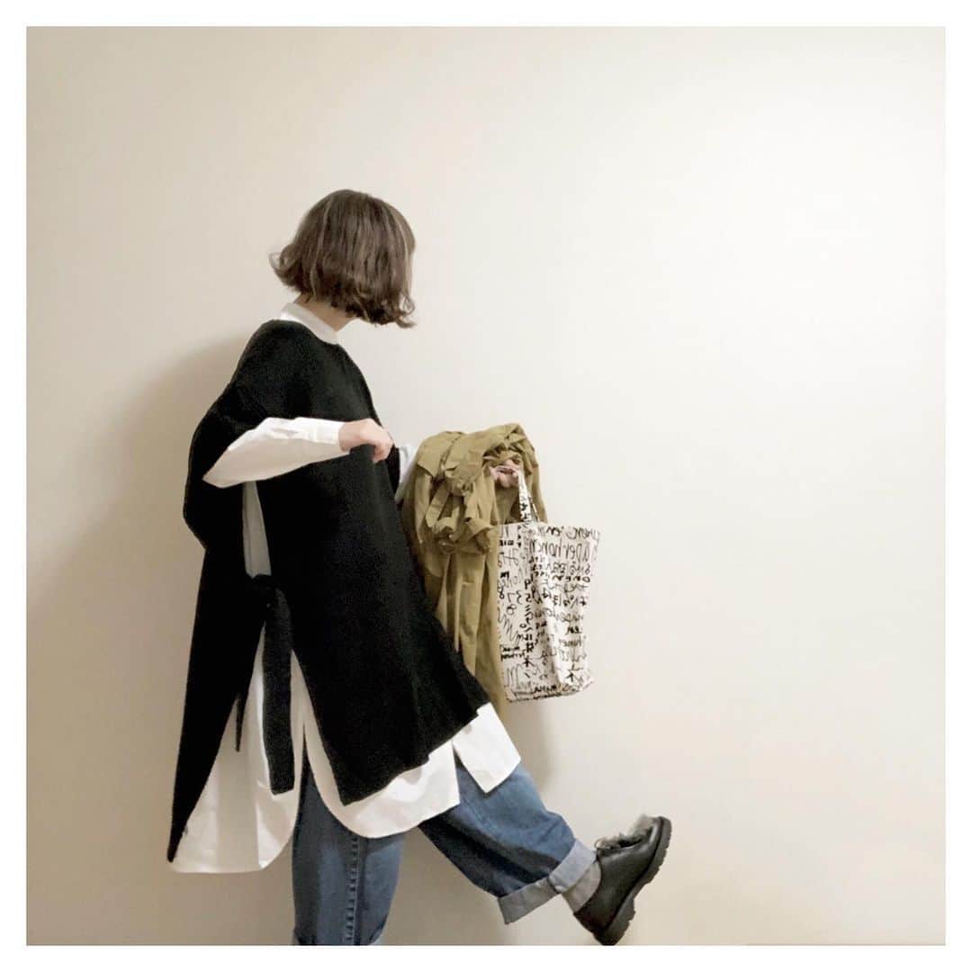 こはるさんのインスタグラム写真 - (こはるInstagram)「・ ・ @antiqua_official  の秋冬素材のロングベストあったからくちん💗 ・ 下にどんだけオーバーサイズ を持ってきてもばっさーん出来るアウターはやめられん。 ・ ・ ・ ・ #instafashion #fashion #me #着画 #knitvest : #antiqua  ⏫ #楽天roomに載せてます #shirt : #so #denim : #ordinaryfits #shoes : #kleman #bag : #minaperhonen  #coat : #jsluxe #今日のん #今日の服 ・」11月12日 17時42分 - cohalu333