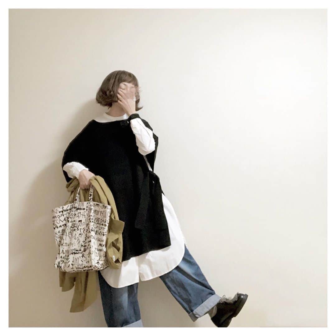 こはるさんのインスタグラム写真 - (こはるInstagram)「・ ・ @antiqua_official  の秋冬素材のロングベストあったからくちん💗 ・ 下にどんだけオーバーサイズ を持ってきてもばっさーん出来るアウターはやめられん。 ・ ・ ・ ・ #instafashion #fashion #me #着画 #knitvest : #antiqua  ⏫ #楽天roomに載せてます #shirt : #so #denim : #ordinaryfits #shoes : #kleman #bag : #minaperhonen  #coat : #jsluxe #今日のん #今日の服 ・」11月12日 17時42分 - cohalu333