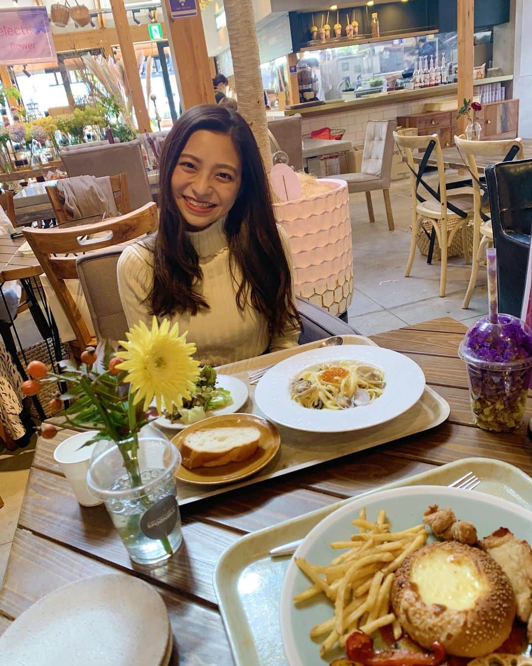 和泉朱音のインスタグラム：「天王寺でともちゃんとカフェをしました🍰﻿ ﻿ 可愛いケーキを食べてる人が多かったけど、﻿ お腹空いててがっつりランチ🍴﻿ ﻿ パスタおススメです🍝﻿ ﻿ 投票終了まであと10回です！！！﻿ 本日もポチッと応援お願いします🥰﻿ ﻿ #ミスキャンパス同志社女子2020﻿ #同志社女子大学﻿ #ファイナリスト﻿ #ミス同女﻿ #ミスキャン ﻿ #てんしば #spoonbill #スプーンビル天王寺﻿ #天王寺カフェ ﻿」