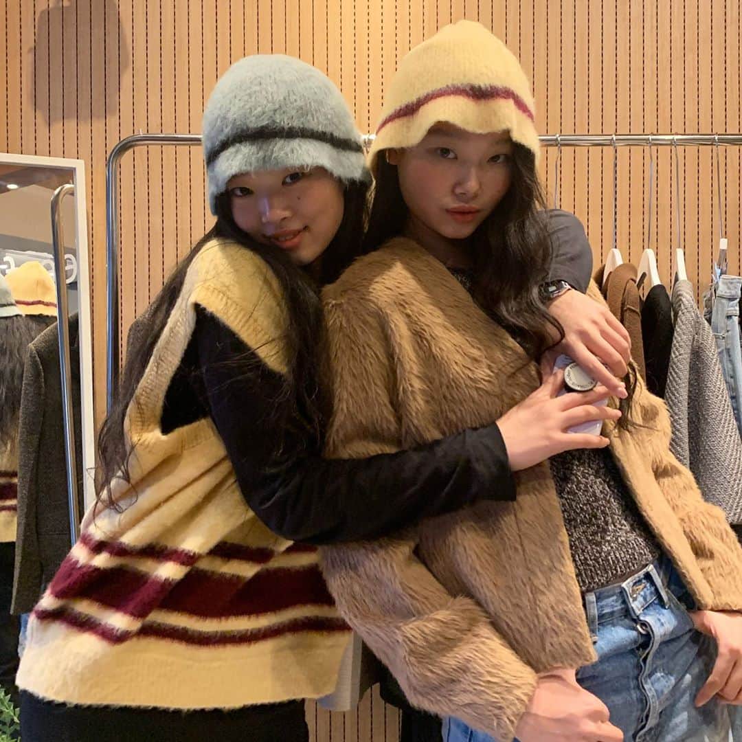 ペ・ユニョンさんのインスタグラム写真 - (ペ・ユニョンInstagram)「@moonsun_kr POP-UP STORE 🤎 21일까지 @temporary_garden 에서 진행하니 많이들 들려주세용 🧚🏼」11月12日 17時50分 - mulan_bae