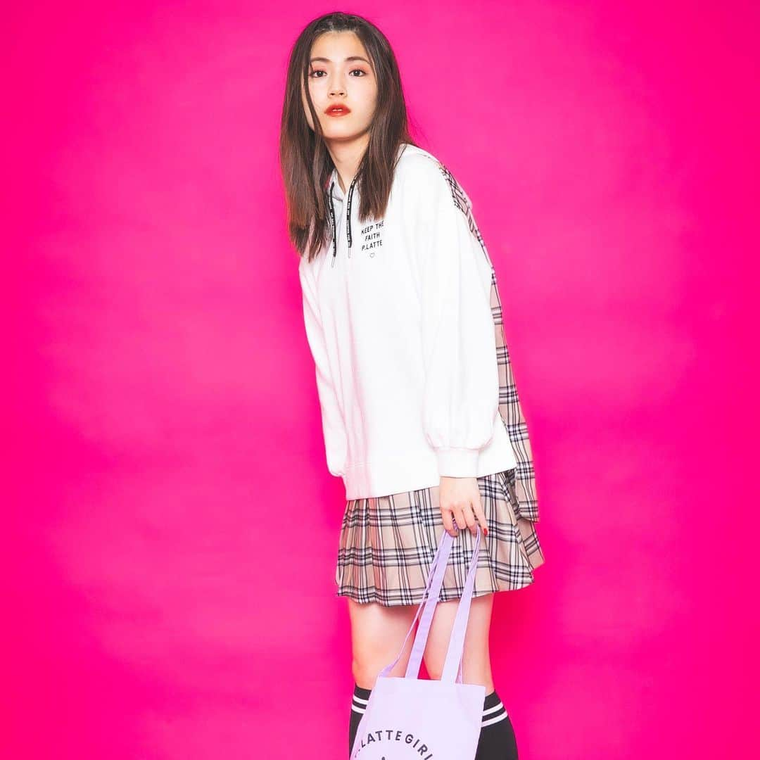 PINK-latteさんのインスタグラム写真 - (PINK-latteInstagram)「【🛍2021WEB限定福袋🛍】 _ _ 2021年WEB限定福袋が発売中🥺❤️ 今年もアウターから雑貨まで 10点も入っててめちゃくちゃ豪華🤭💕 _ 着回しもたくさーんできちゃう💓 数量限定だからみんな急いでGETしてね！！ _ プロフィールページのURLから 公式ホームページに飛んで いますぐチェックだぁー！！😆🛍 _ _ #2021福袋　#ピンクラテ福袋  #ピンクラテ　#PINKLATTE #WEB限定福袋　#2021」11月12日 17時57分 - _pink_latte