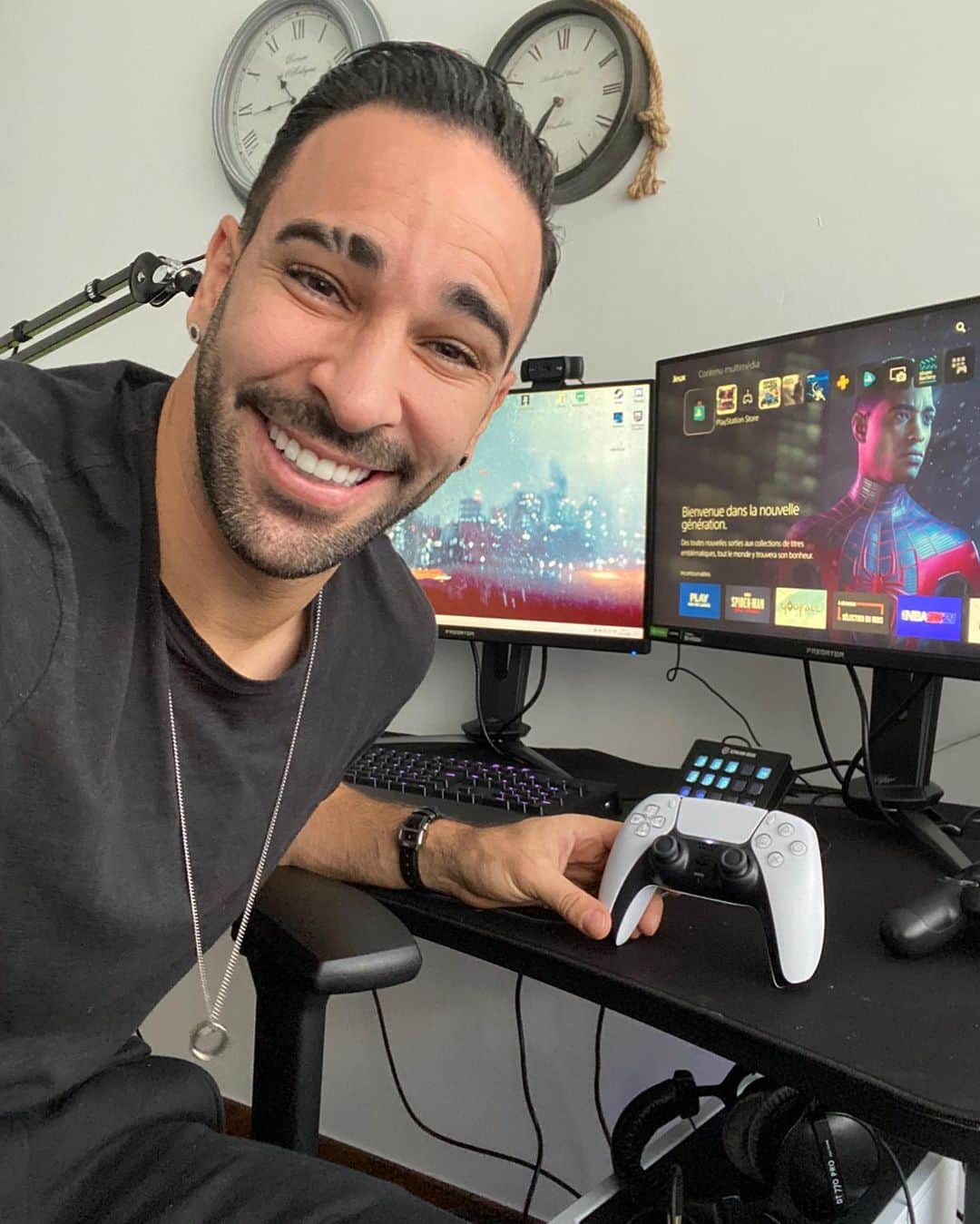 アディル・ラミのインスタグラム：「#PS5 #PlayHasNoLimits 🥰🥰@playstationfr 🙏  elle tombe à pic 😅😇」