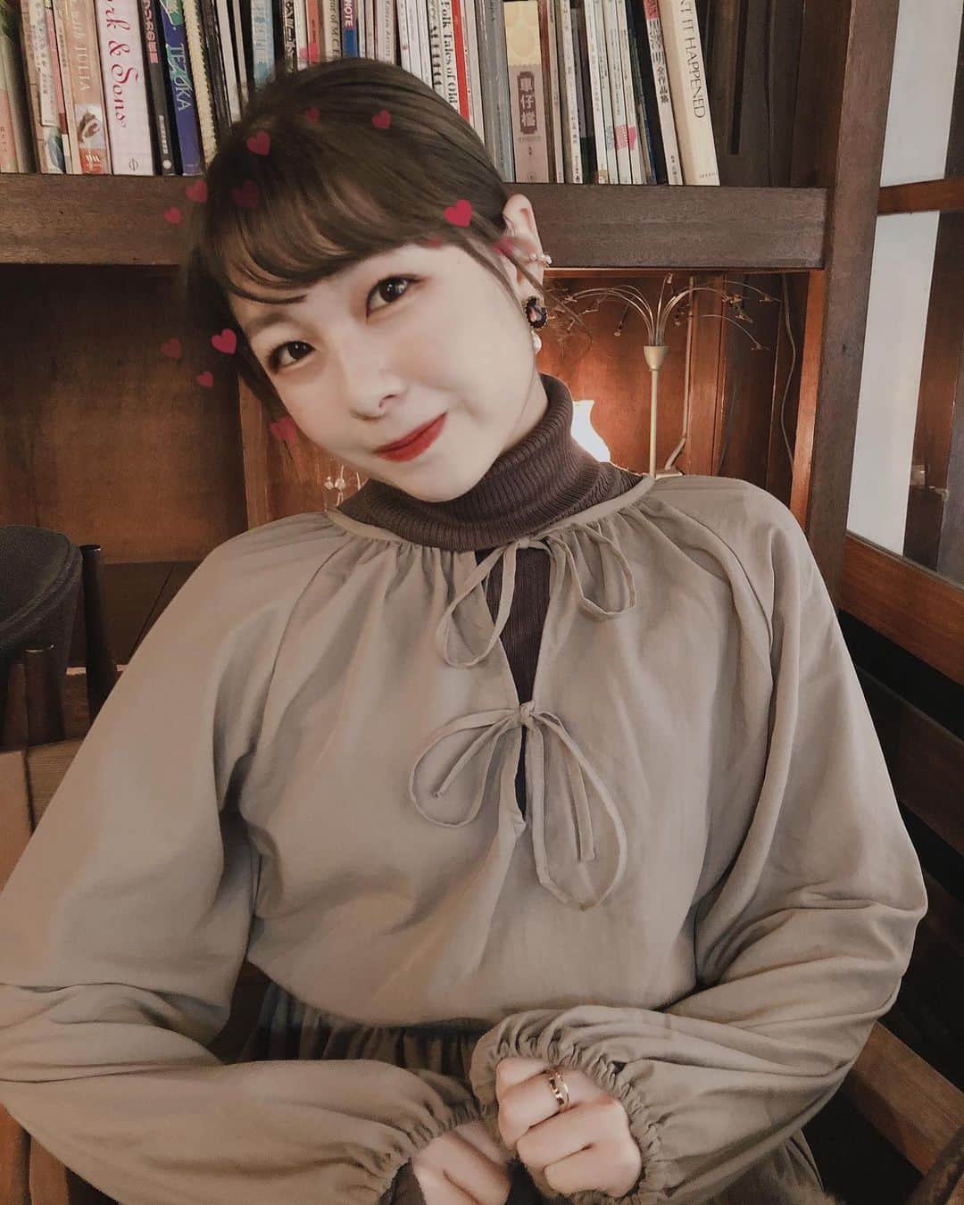 中西香菜のインスタグラム：「﻿ ﻿ ﻿ メンテナンス﻿ ・﻿ ♡﻿ ・﻿ お気に入りすぎて、﻿ 大好きな姉を連れて﻿ まつげをくるんっとしてきました🥰﻿ メイクが楽だし、﻿ 何よりパリジェンヌラッシュリフトは﻿ 根元からまつ毛が上がるので﻿ まつ毛が長く感じます🥺🥺🥺﻿ ・﻿ 顔がぷっくりの私はハイフにも﻿ とても助けられています🥺﻿ ・ ♡ ・ Knit＆one-piece 【@gu_global 】 アクセサリー 【@solpenna_accessory】  ♡﻿ ・﻿ ♡﻿ ・﻿ #表参道﻿ #おすすめサロン﻿ #表参道サロン﻿ #まつ毛パーマ﻿ #パリジェンヌ #パリジェンヌラッシュリフト ﻿ #ハイフ﻿ #小顔サロン #まつ毛サロン﻿ #小顔 #ぷちぷらコーデ  #solpenna  #gu  #guコーデ﻿ #中西香菜」