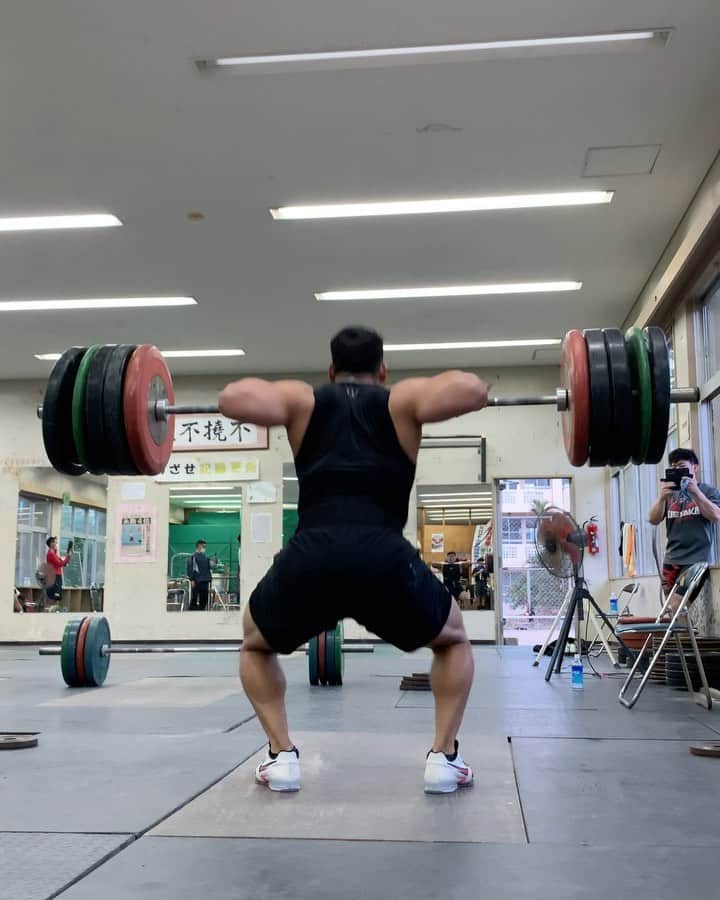 山本俊樹のインスタグラム：「- clean pull ＋ hang power clean & jerk 180 KG  #ウエイトリフティングやろうぜ  #耐えて勝つ #率先垂範 #FINELAB #CHRIO #CHERANDKER」