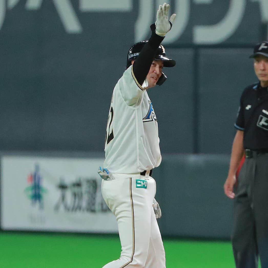 谷内亮太のインスタグラム：「2020シーズン全試合終わりました。 プロ野球の開催に関わってくださった全ての方々に感謝しています。 本当にありがとうございました！  ファンの皆さん、1年間応援ありがとうございました！ もっと頑張ります。  #プロ野球  #北海道日本ハムファイターズ  #感謝」