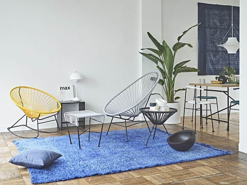 FLYMEeさんのインスタグラム写真 - (FLYMEeInstagram)「日本最大級の家具・インテリア通販サイト【 FLYMEe 】⁣ ⁣ 今回は【チェア・椅子】をテーマにご紹介します。⁣ ⁣ 空間に統一感を出すためには、チェアを選ぶ際テーブルや床材とのバランスを見て色や素材を決めることがポイントです。⁣ ⁣ そのためFLYMEeでは、チェアを木製からレザーやファブリック、ポリプロピレンなど様々な素材かつ価格帯も幅広く取り揃えおり、さらにモダン、ナチュラル、ヴィンテージなど幅広いテーマから、用途やシーン、好みのスタイルに合わせてお選びいただけます。⁣ ⁣ 【商品詳細の見方】 ⁣ ①投稿画像をタップ ⁣ ②表示される商品タグをタップ⁣ ③商品詳細ページへ ⁣ ⁣ 日本最大級の家具・インテリア通販サイト【 FLYMEe 】 ⁣ @flymee_official フライミー で検索🔎⁣ ⁣ #FLYMEe #Vitra⁣ #フライミー #チェア #椅子 #ダイニングチェア #パーソナルチェア #ダイニングルーム #リビング #海外インテリア #海外インテリアに憧れる #ナチュラルインテリア #シンプルモダン #カフェ風インテリア #ナチュラルな暮らし #植物のある暮らし #ナチュラルライフ #リノベーション #マンションリノベ #リフォーム #マンションリフォーム #内装デザイン #内装リフォーム #フルリノベーション #カフェテイスト #インテリアコーディネート #空間デザイン #家具選び #家具探し #インテリア通販」11月12日 18時00分 - flymee_official