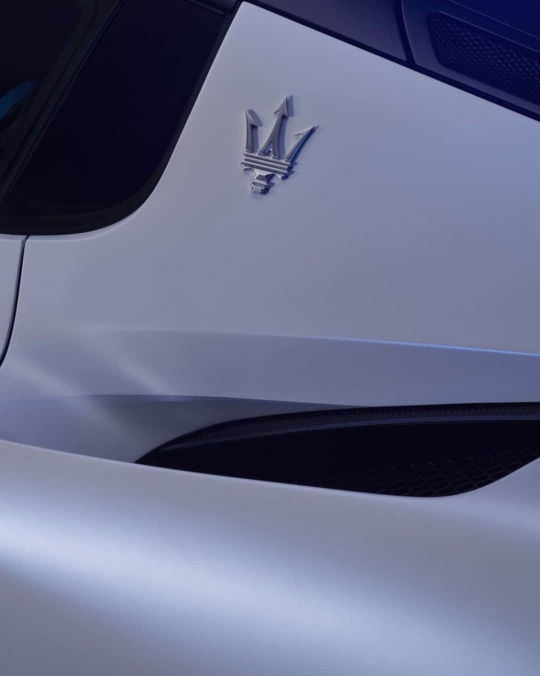 Maserati Japan | マセラティ ジャパンのインスタグラム：「Contemporary yet strongly connected to its heritage. The restyled trident sits proudly on the #MaseratiMC20. MC20. The First of its Kind. https://www.maserati.com/jp/ja/models/mc20 #Maserati」