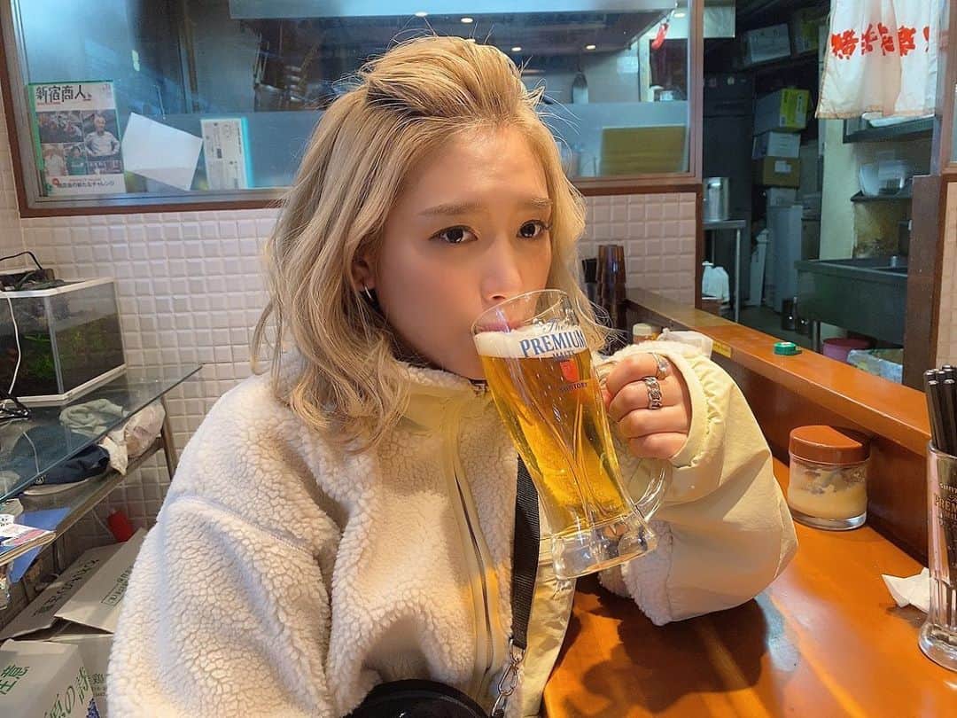acaneのインスタグラム：「・ ワンマン前の2ヶ月くらいは 控えていたビール🍺🍺🍺 美味しかった。。でも ハイボールの美味しさを最近知りました。  #顔のクセ」