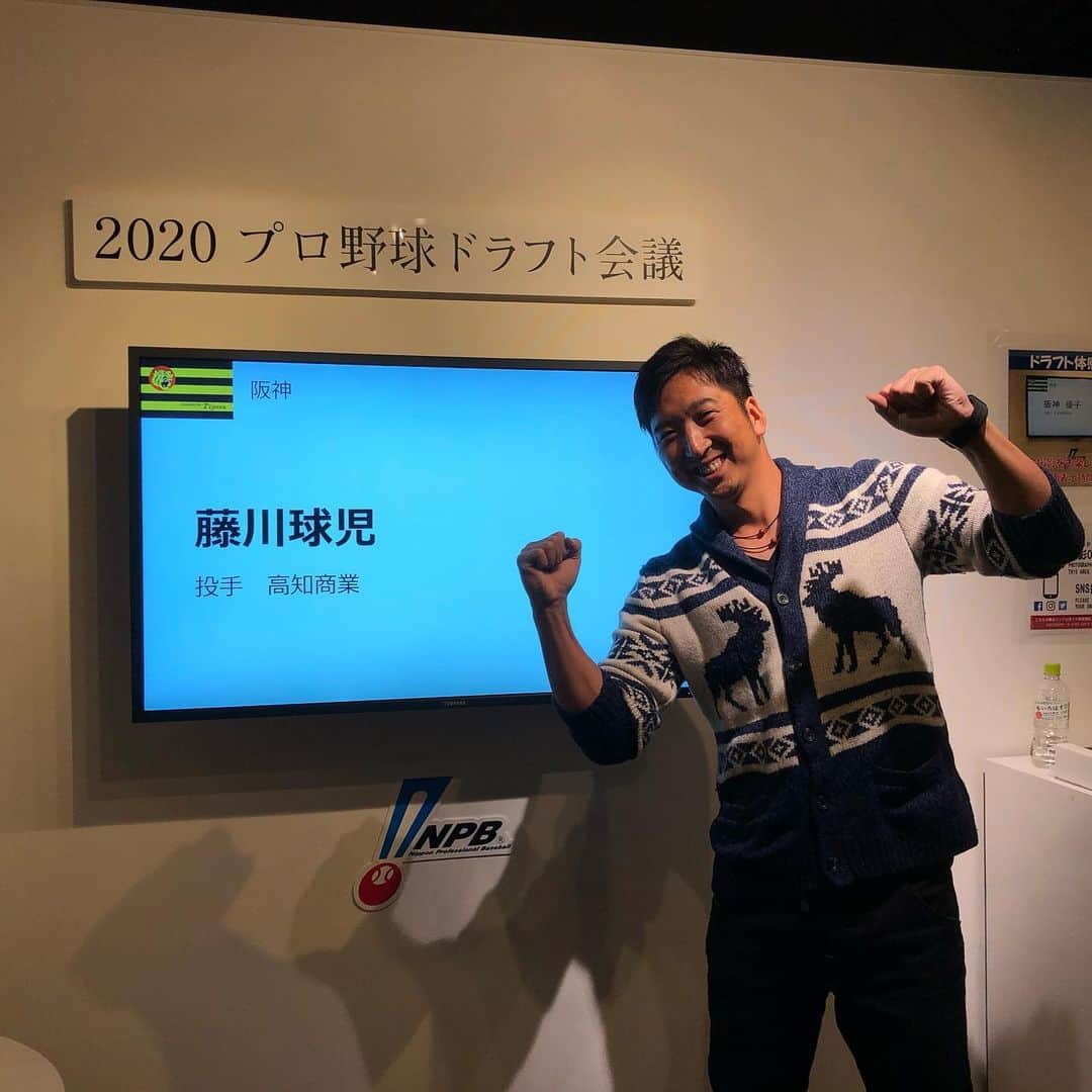 藤川球児さんのインスタグラム写真 - (藤川球児Instagram)「#甲子園歴史館 へ 楽しかったけど、途中緊張して肩凝りが…背筋が伸びたね😅先輩方の偉大さに敬意を改めて感じました。藤川球児ゾーンを見た時は自分の事だと感じられませんでした。。 #kyuji22  #レジェンド」11月12日 18時04分 - fujikawa_kyuji22