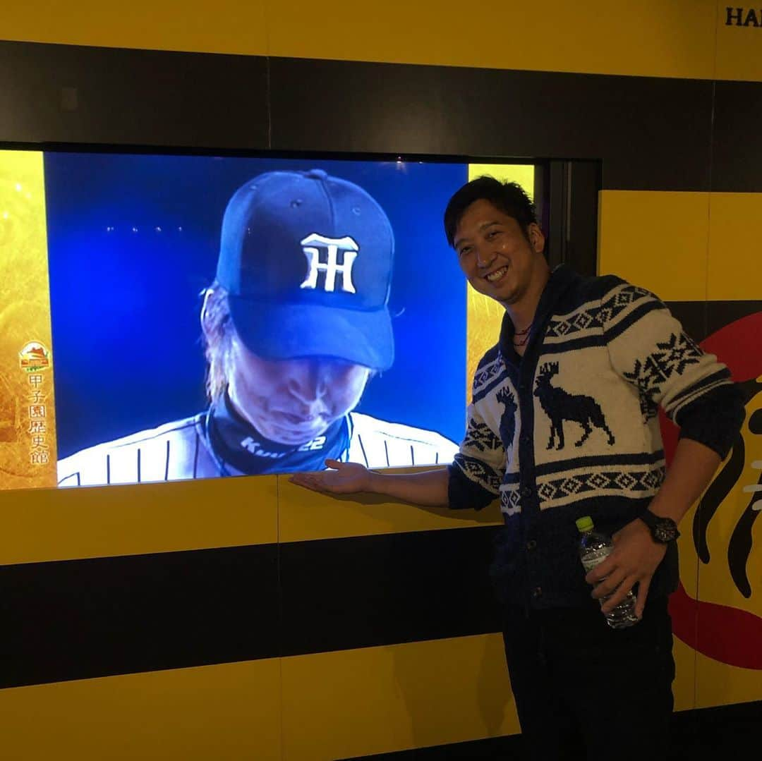 藤川球児さんのインスタグラム写真 - (藤川球児Instagram)「#甲子園歴史館 へ 楽しかったけど、途中緊張して肩凝りが…背筋が伸びたね😅先輩方の偉大さに敬意を改めて感じました。藤川球児ゾーンを見た時は自分の事だと感じられませんでした。。 #kyuji22  #レジェンド」11月12日 18時04分 - fujikawa_kyuji22