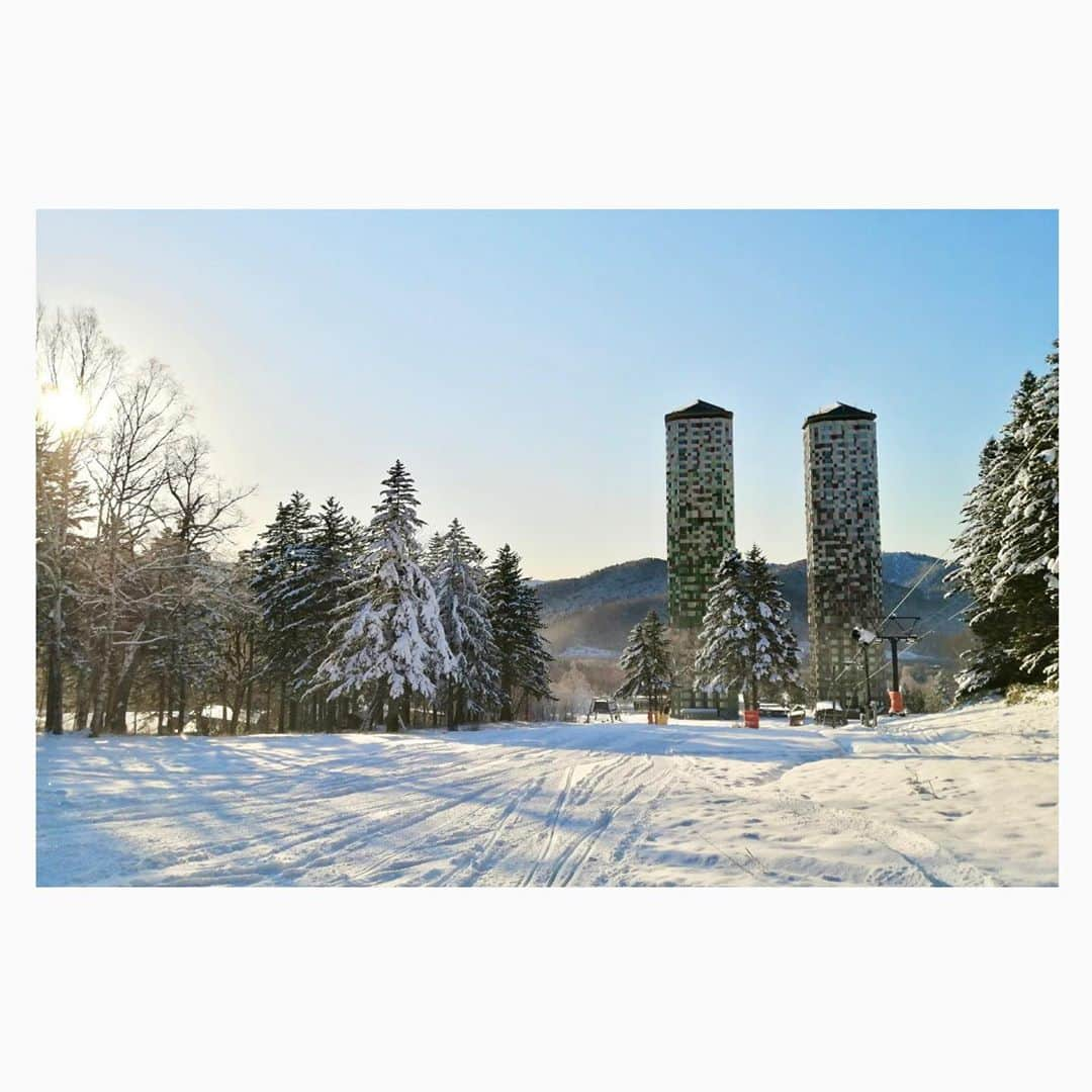 星野リゾート　トマムさんのインスタグラム写真 - (星野リゾート　トマムInstagram)「Today’s Hoshino Resorts TOMAMU  昨晩より気温が-6℃まで下がり、良いコンディションの中で降雪を行うことができました。雪質と量、ともに素晴らしいです❄️⛷🏂✨  #HoshinoResorts #星野リゾート #tomamu #hoshinoresortstomamu #星野リゾートトマム #トマム #risonaretomamu #リゾナーレトマム #risonare #リゾナーレ #北海道 #Hokkaido #北海道旅行 #星野集團 #Hokkaidotrip #Japan #japantravel  #スキー #スノーボード #スキー場 #星野TOMAMU度假村 #星野集團 #滑雪 #滑雪胜地  #ski #snowboard #powdersnow」11月12日 18時12分 - hoshinoresorts_tomamu