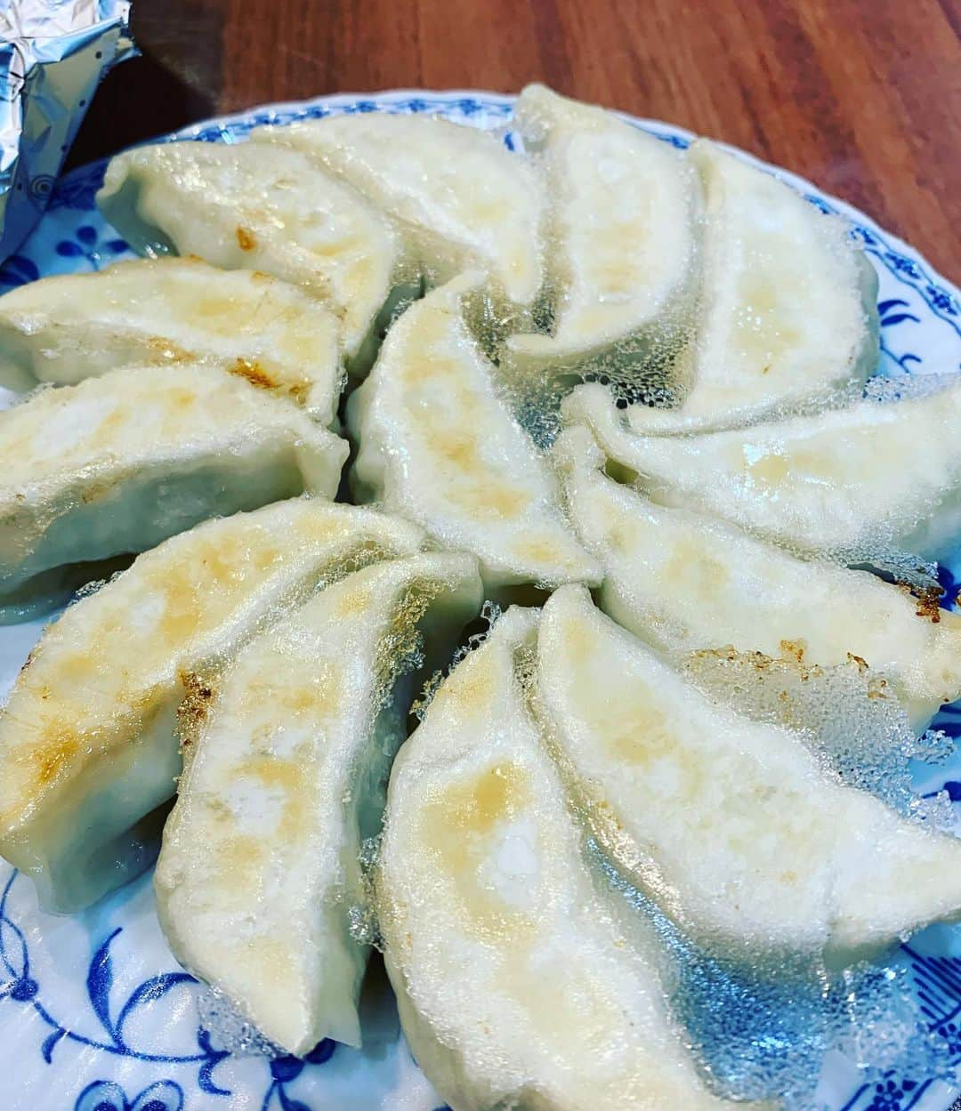 金村義明さんのインスタグラム写真 - (金村義明Instagram)「晩飯スタート 漬け丼&山芋とろろ 金目鯛は姪っ子夫婦のお土産 餃子の満州 ジャガイモ玉葱大根の味噌汁 超ウマママママシ！ 半蔵門！ 東京メトロポリタンテレビジョン 木曜日バラいろダンディー生放送」11月12日 18時13分 - yoshiaki_kanemura