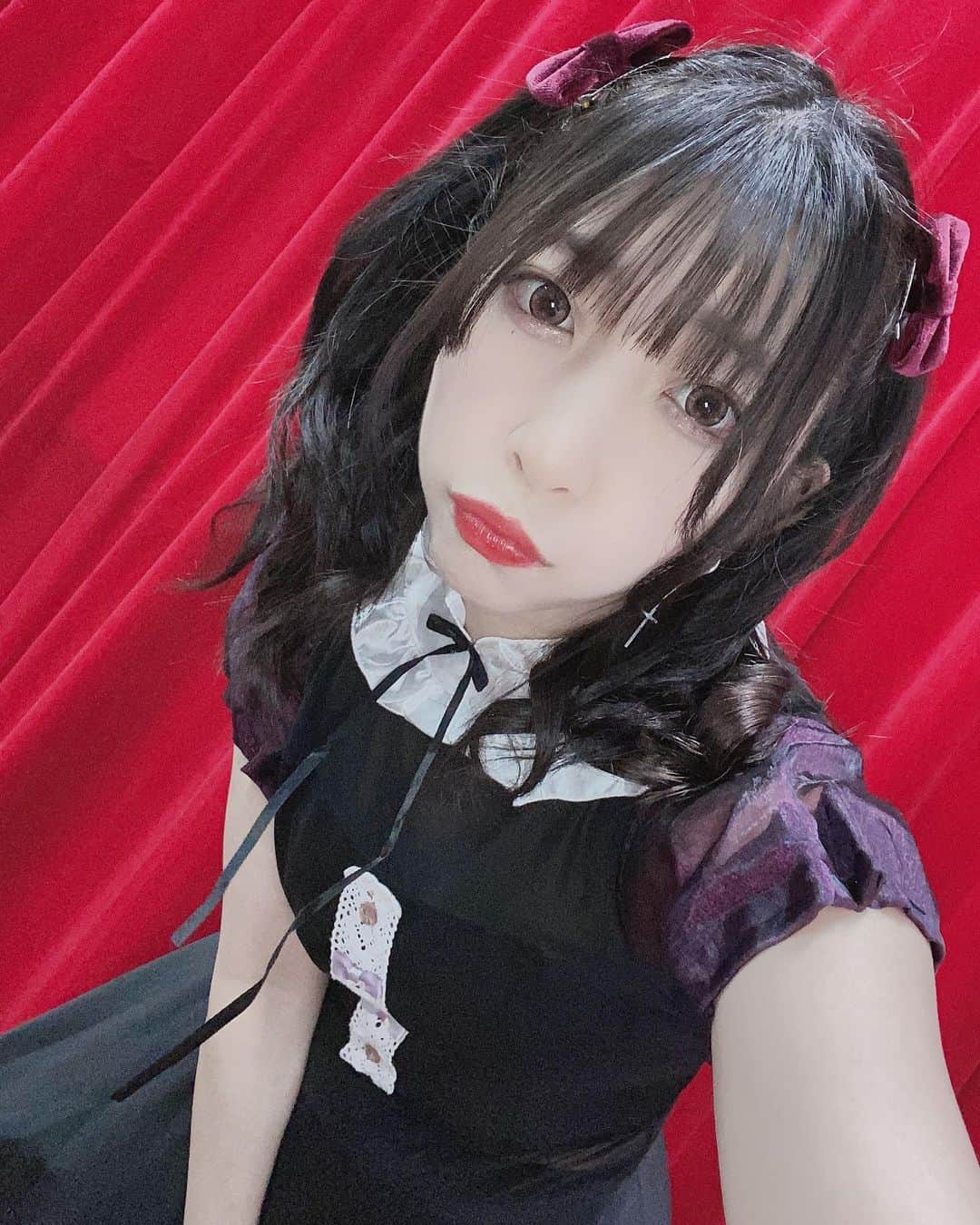 佐藤梨菜のインスタグラム：「🧸🔪❣️  #地雷メイク #地雷女 #メンヘラ #メイク #カラコン着画 #colors #ハーフシルキーブラウン #idol #아이돌 #いいね #コメント大歓迎 #좋아요 #좋아요환영 #팔로우미」