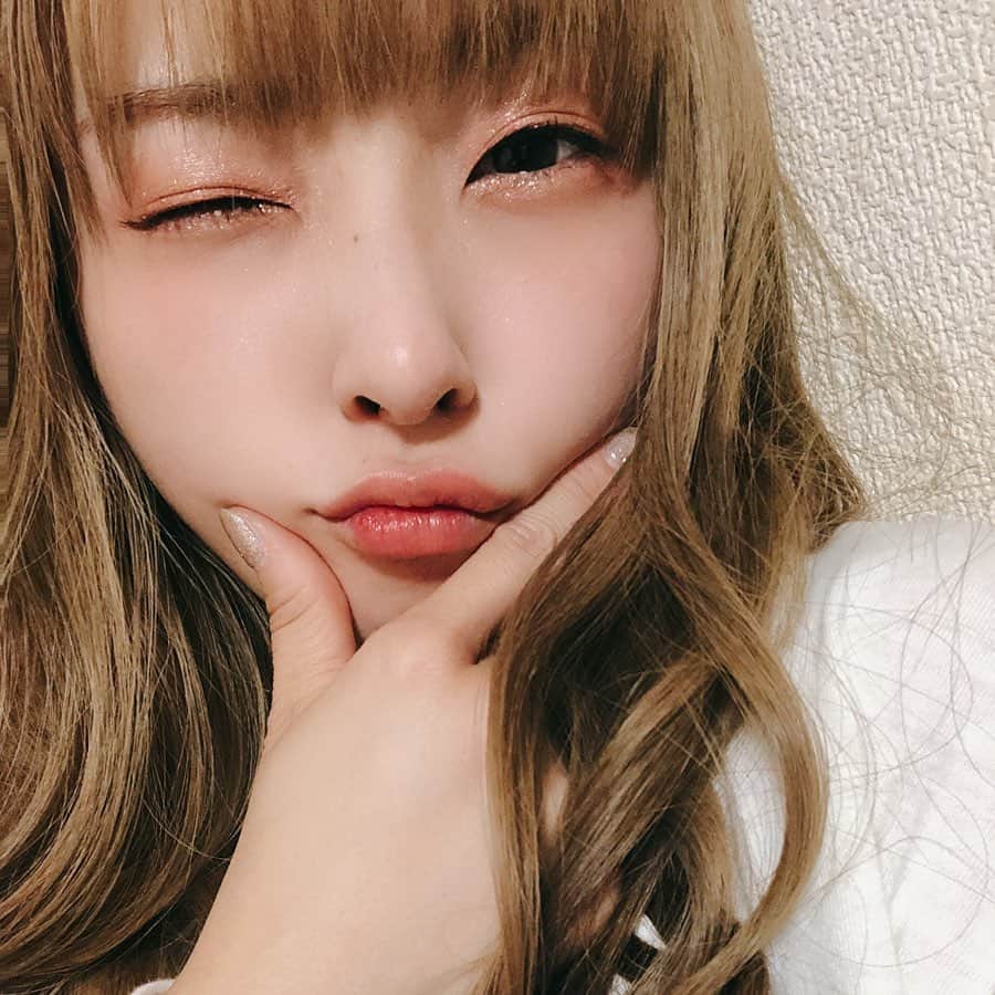 茉里のインスタグラム：「まつ毛もっと生えへんかなー」