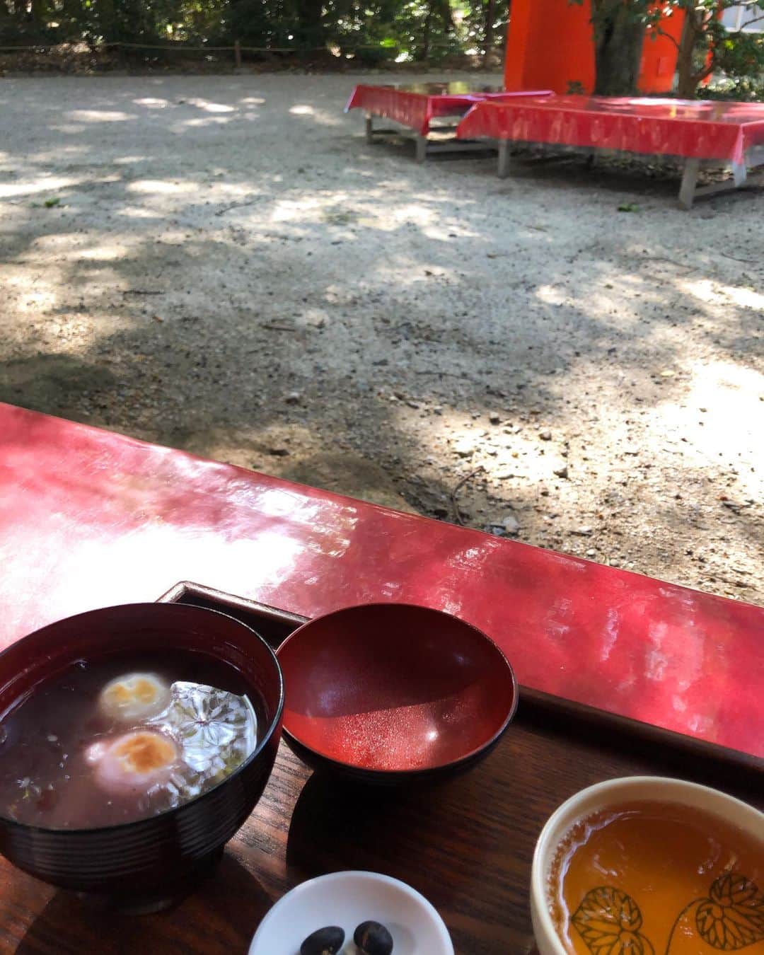 芽朗さんのインスタグラム写真 - (芽朗Instagram)「下鴨神社で食べたおぜんざいの写真を見返していたら、おぜんざいの中に梅の花みたいな光が入ってた。 なんだか縁起が良くて、嬉しい。」11月12日 18時26分 - mellowfukushima