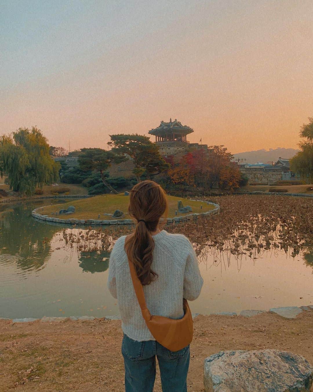 キム・ダヘのインスタグラム：「약 일년만에 다시 행궁동 🧡🧡」