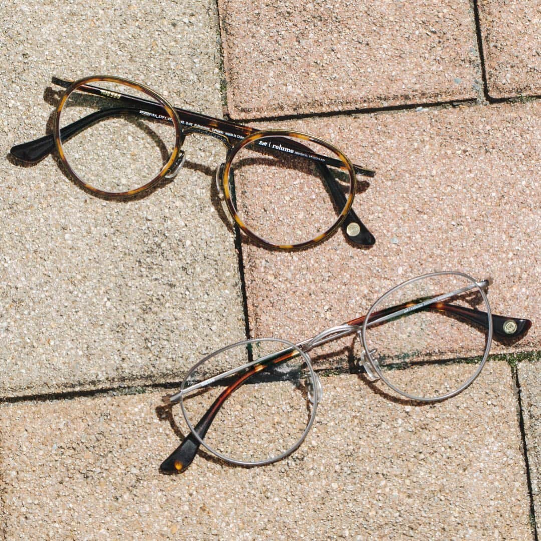Zoff Officialのインスタグラム：「《ユニセックスで楽しむZoff×JOURNAL STANDARD relume》 1950年代のオールドアメリカンなムードをまとったアイウェアコレクションから、スタッフ一押しのカラーをご紹介🌼  1枚目 顔に馴染みやすいトレンドのメタルボストンフレーム。 上から： ZF202016_57F1 ゴールド ￥11,000(税込) ZN202001_15E1 シルバー ￥8,800(税込)   2枚目 メンズライクな定番ウェリントンフレーム。 上から： ZH201014_50A1 イエロー ￥8,800(税込)  ZA201018_14F1 ブラック ￥8,800(税込)  ZA201017_39A1 ブラウン ￥8,800(税込)  #zoffjsr #zoff #journalstandardrelume #relumejournalstandard #relume #glasses #sunglasses #ゾフ #ゾフ女子 #zoff女子 #ゾフ男子 #zoff男子 #メガネ #アイウェア #サングラス #ファッション #秋ファッション」