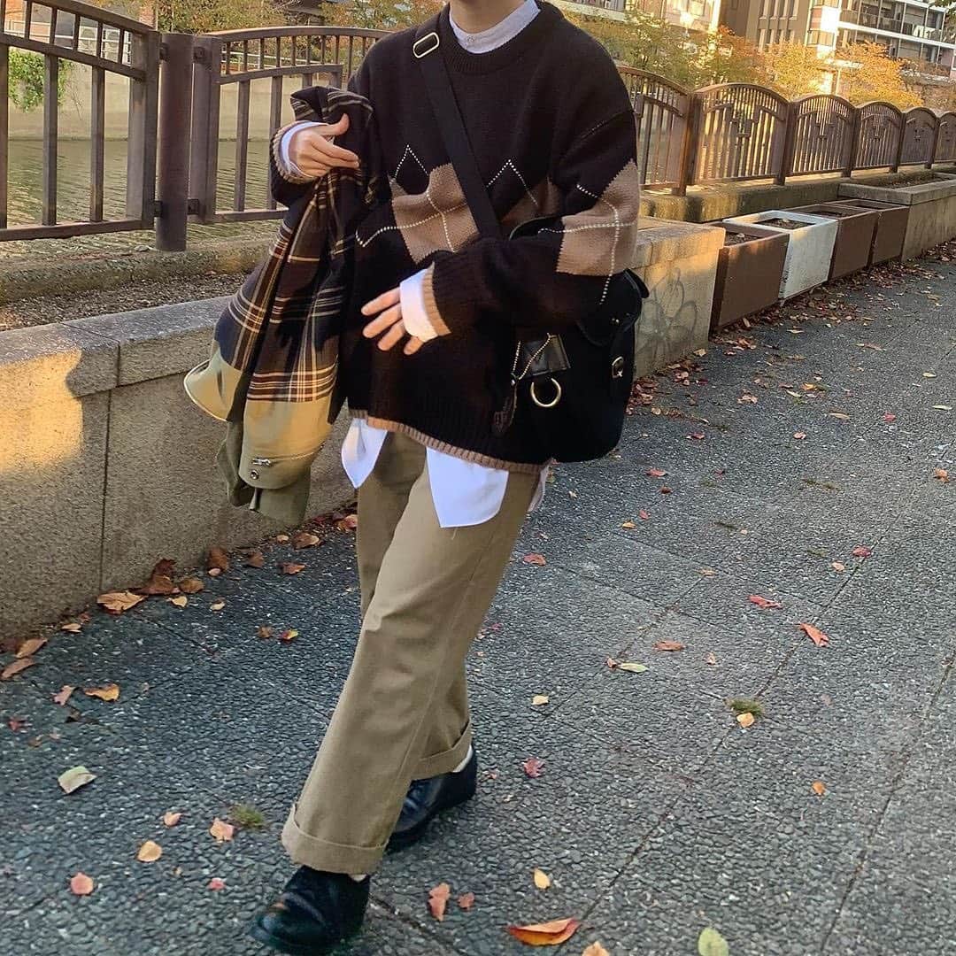 DHOLIC SNAPのインスタグラム：「@mii_3168さんの#dholicsnap   TOPS：@dholic_official   【STYLE】 #vinvle #アーガイルニット 全4色￥3,784(税込)   みなさんもぜひ#dholicsnap をつけて コーディネートを投稿してください📸💕   ※上記以外のご着用アイテムにつきましては品切れ商品、または、私物となります。   #DHOLIC#dholicism#fashion#ootd #プチプラコーデ#今日のコーデ#今日の服 #ニット#アーガイル柄#冬コーデ#トレンド #カジュアル#カジュアルコーデ#ファッション」