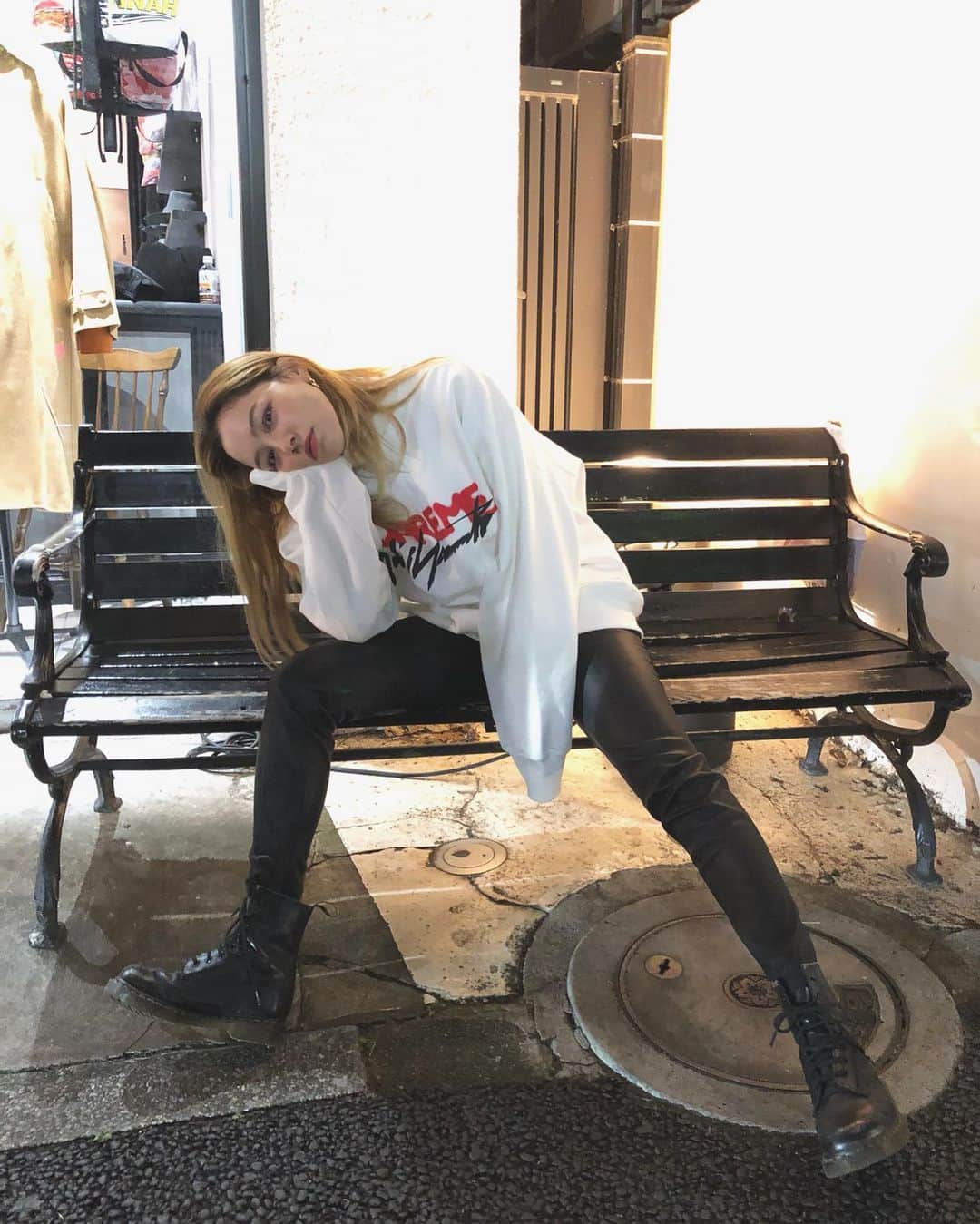 ステファニーのインスタグラム：「🇯🇵🖤 スウェットだいすき。」