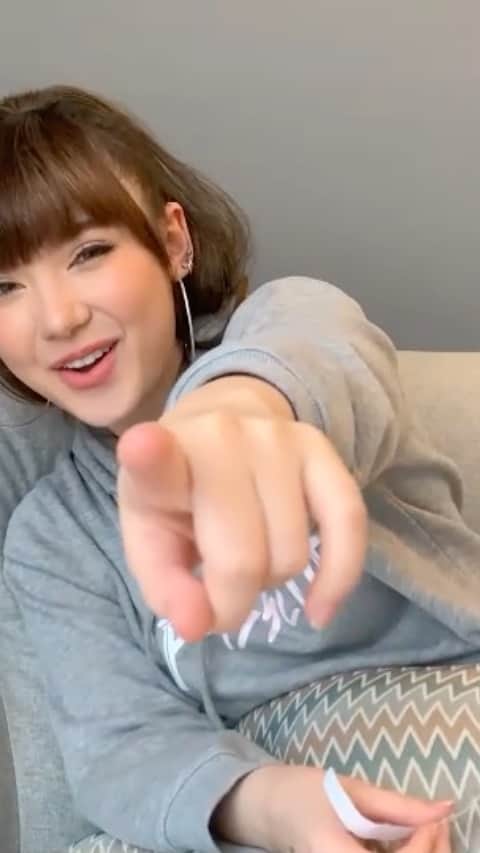 ヤンニーン・ワイゲルのインスタグラム：「Here with another IGTV, today I’m answering some of the comments & assumptions that I’ve gotten! Had a lot of fun answering these so hope you enjoy this one too haha✨」