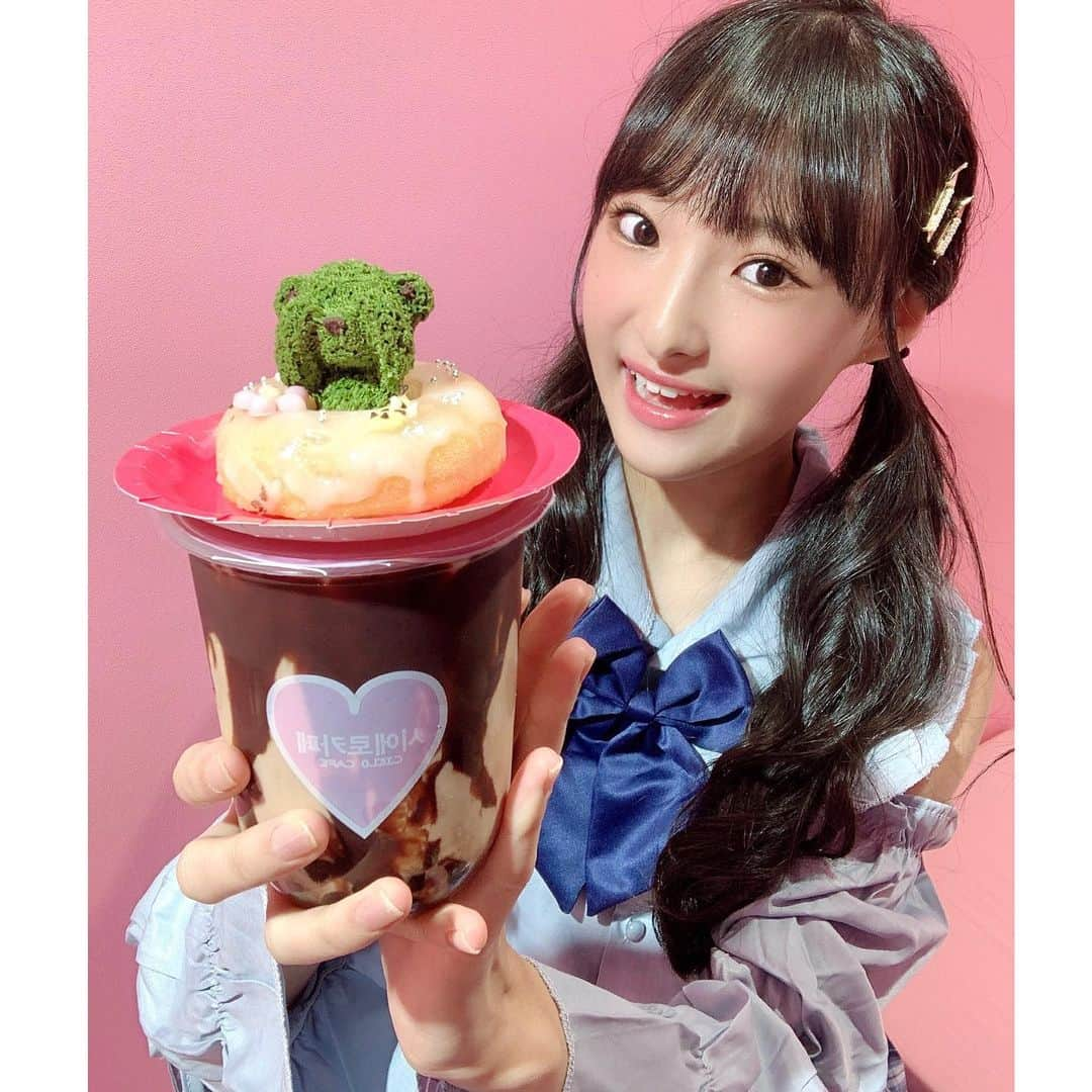 岡本怜奈さんのインスタグラム写真 - (岡本怜奈Instagram)「♡﻿ 🐷🎀🎟💓💒🌷﻿ ﻿ #cielocafe﻿ ﻿ メニューもお店も、﻿ めっちゃキュートで可愛かった🥺💖﻿ ﻿ 大きいくまさんいっぱい🧸☁*°﻿ ♡﻿ ♡﻿ #nmb48 #岡本怜奈 #れなたん #シエロカフェ﻿ #大阪カフェ #上新庄カフェ #ピンクカフェ﻿ #pinkcafe #cafe #カフェ #カフェ巡り﻿ #pink #ピンク #韓国スイーツ #タピオカ ﻿ #ドーナッツ #くまさん #🐻 #🍩﻿ #happy #Instafood #Instagood﻿」11月12日 18時56分 - renatan1222