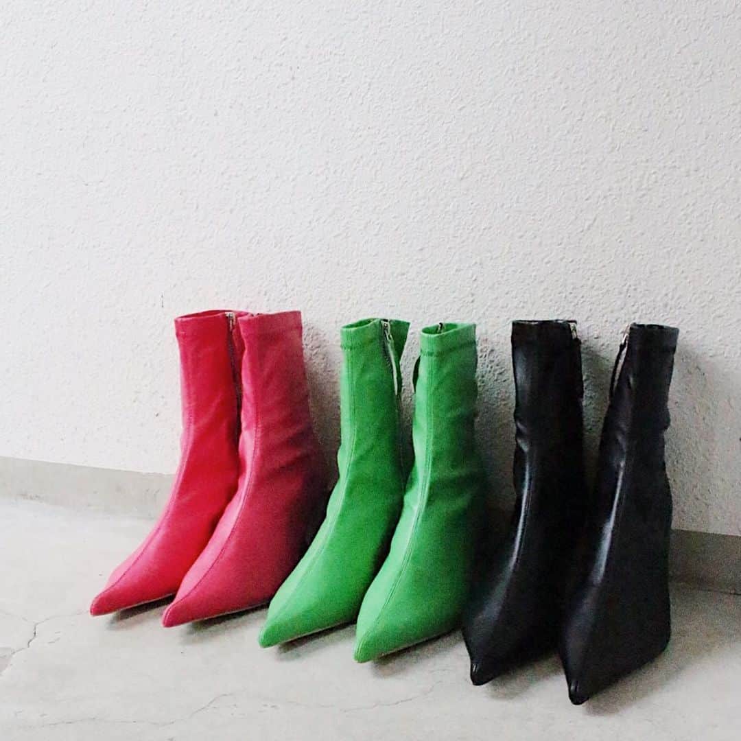 gallerieさんのインスタグラム写真 - (gallerieInstagram)「#comingsoon #shoescollection ————————————﻿  ▶online 11/13(fri) 12:00 release！  1..︎ Jagged Sole Square Rong Boots (¥11,990+tax)﻿ 2.. Chunky Heel Rong Boots﻿ (¥10,990+tax)﻿ 3.. Vivid Pin Heels Short Boots﻿ (¥7,990+tax)﻿ 4.. Bicolor Atsuzoko Rong Boots﻿ (¥10,990+tax)﻿ 5.. Pointed toe Square Short Boots﻿ (¥7,990+tax)﻿  ————————————﻿ #お問い合わせ番号w1833」11月12日 18時56分 - kalekale_official