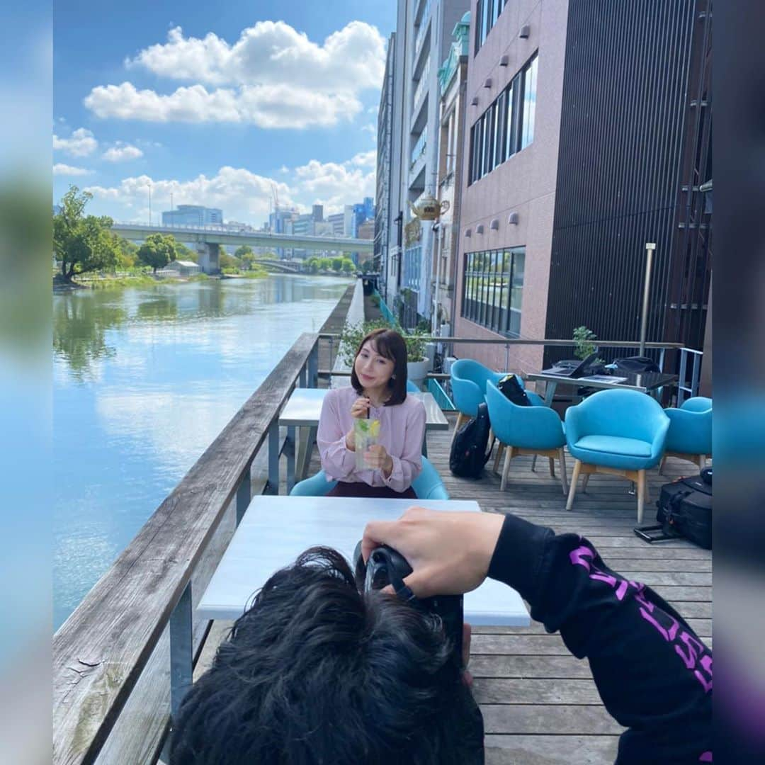 野嶋紗己子さんのインスタグラム写真 - (野嶋紗己子Instagram)「🌸MBSアナウンサーカレンダー2021🌸﻿ 【購入者プレゼントのお知らせ】﻿ ﻿ カレンダー、ロケ地マップ、マップケースのいずれか一つを含めて撮影したあなたの写真or風景写真に﻿ ﻿ #MBSアナウンサーとつながりたい﻿ ﻿ ↑こちらのハッシュタグをつけて投稿していただくと…！！抽選で豪華プレゼントが当たります！﻿ ﻿ 🔥〆切は　12月18日(金) 20:00 まで🔥﻿ ﻿ 優秀作品やプレゼント当選者は﻿ 上記の時間からMBSアナ公式YouTubeチャンネルでスタートする﻿ 配信ライブにて発表いたします！！﻿ (この機会にチャンネル登録お願いしますね👏)﻿ ﻿ 応募方法やその他イベントなど﻿ 詳しくは、↑の投稿画像か、カレンダー付録の同用紙をご確認ください🙆‍♀️﻿ ﻿ ‼️このキャンペーンはカレンダー購入者のみが参加できるものです。ご注意ください‼️﻿ たくさんのご応募お待ちしてま〜す！！！﻿ ﻿ ﻿ ※らいよんデイリーストア(MBS1階)﻿ 　ジュンク堂関西各店舗﻿ 　紀伊国屋書店梅田本店﻿ 　MBSネットショッピング﻿ 　Amazon・楽天市場 などで購入可能です！﻿ ﻿ ↓↓↓詳しくは↓↓↓﻿ https://www.mbs.jp/mbs.ana/calendar/2020.pdf﻿ ﻿ ﻿ #MBSアナウンサー#カレンダー ﻿ #毎日放送 #つながり #プレゼント #SNS﻿  #お澄まし顔のオフショット笑 #レモネード 美味しすぎた🍋﻿」11月12日 18時58分 - nojima_sakiko