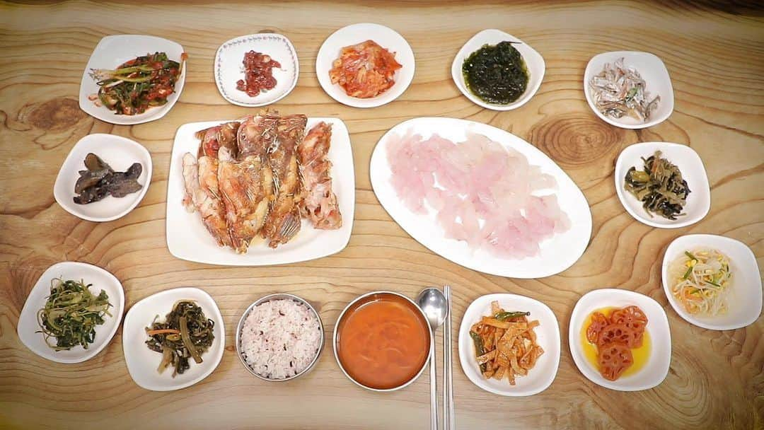 チェジャさんのインスタグラム写真 - (チェジャInstagram)「세상에서 제일 맛있는 생선은 내가 잡은 생선이야. 그걸 손으로 들고 뜯어 먹으면서 최자로드 시즌4 시작한다고봐  Link in bio 👆」11月12日 19時08分 - choiza11