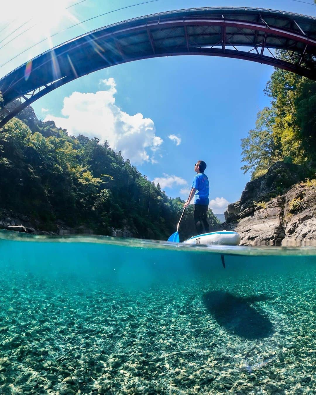 GoProさんのインスタグラム写真 - (GoProInstagram)「最高の #SUP 日和に恵まれた @takuma___0117 ☀️ #三重県 の日本でもトップクラスの水質を誇る宮川からのワンショット。  #GoPro #GoProJP #大台町 #宮川 #アウトドア #アクティビティー」11月12日 19時05分 - goprojp