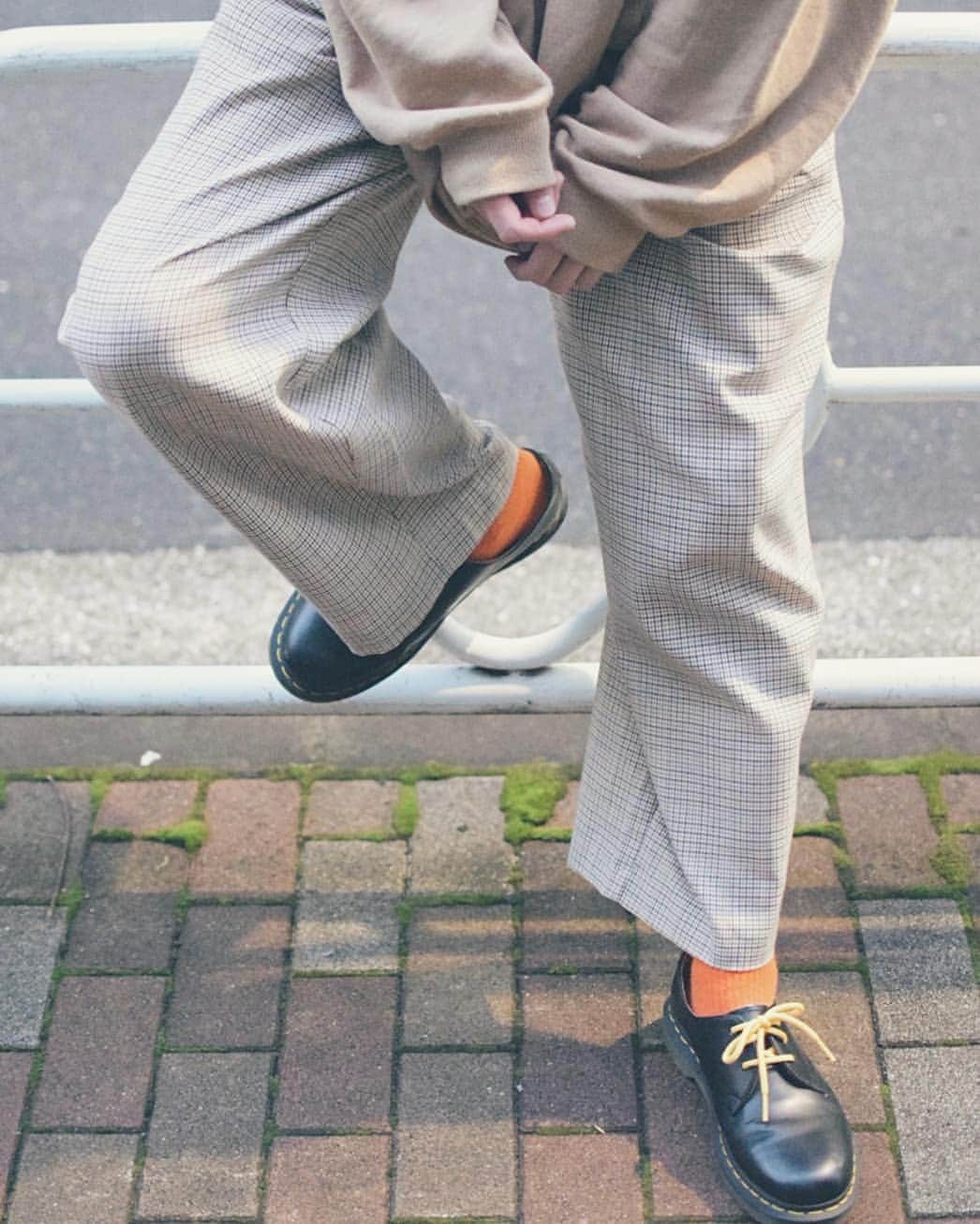 外山将平のインスタグラム：「たまにはゆるいコーデでラフにっ 引き続きお仕事頑張ります！  #photooftheday#camera#portrait#model#外山将平#役者#俳優#今日の外山#ootd#Nikon#肌#美肌#一重 #写真#撮影#カメラ#ポートレート#ファインダー越しの私の世界#カメラ好きな人と繋がりたい#カフェ#カフェ男子#メガネ男子#natural#followｍe#コーデ#instalik#drmartens#マーチン男子#ゆるコーデ」