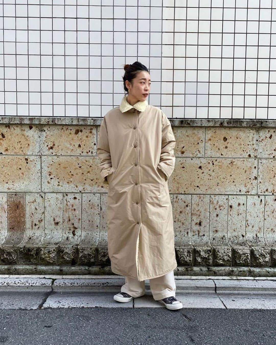 ジョンブルさんのインスタグラム写真 - (ジョンブルInstagram)「#Repost @johnbull_kyoto with @make_repost ・・・ 〜 COOL BOA COAT 〜﻿ ﻿ ﻿ 今回は可愛らしく見えがちなボアコートが﻿ クールな印象に見えるボアコートをご紹介します✨﻿ ﻿ 高密度のポリエステル100％の形状記憶素材を使っているので﻿ とろみ感が出すぎず、クールでドライ感な着こなしに😊﻿ ﻿ スッキリとしたコクーンシルエットもオススメポイント☝️﻿ ﻿ ﻿ 《リバーシブルボアコート》﻿ lot:AH112 ¥52,000(+tax) ﻿ ﻿ ﻿ ✈️【GO TO TRAVEL 地域共通クーポン】﻿ 紙・電子クーポン共に利用可能店舗です❗️﻿ ﻿ ﻿ 商品のお問い合わせはDM📩にて﻿ お気軽にお問い合わせ下さい！！﻿ 全商品通販可能となっております✨﻿ ﻿ ﻿」11月12日 19時23分 - johnbull_private_labo