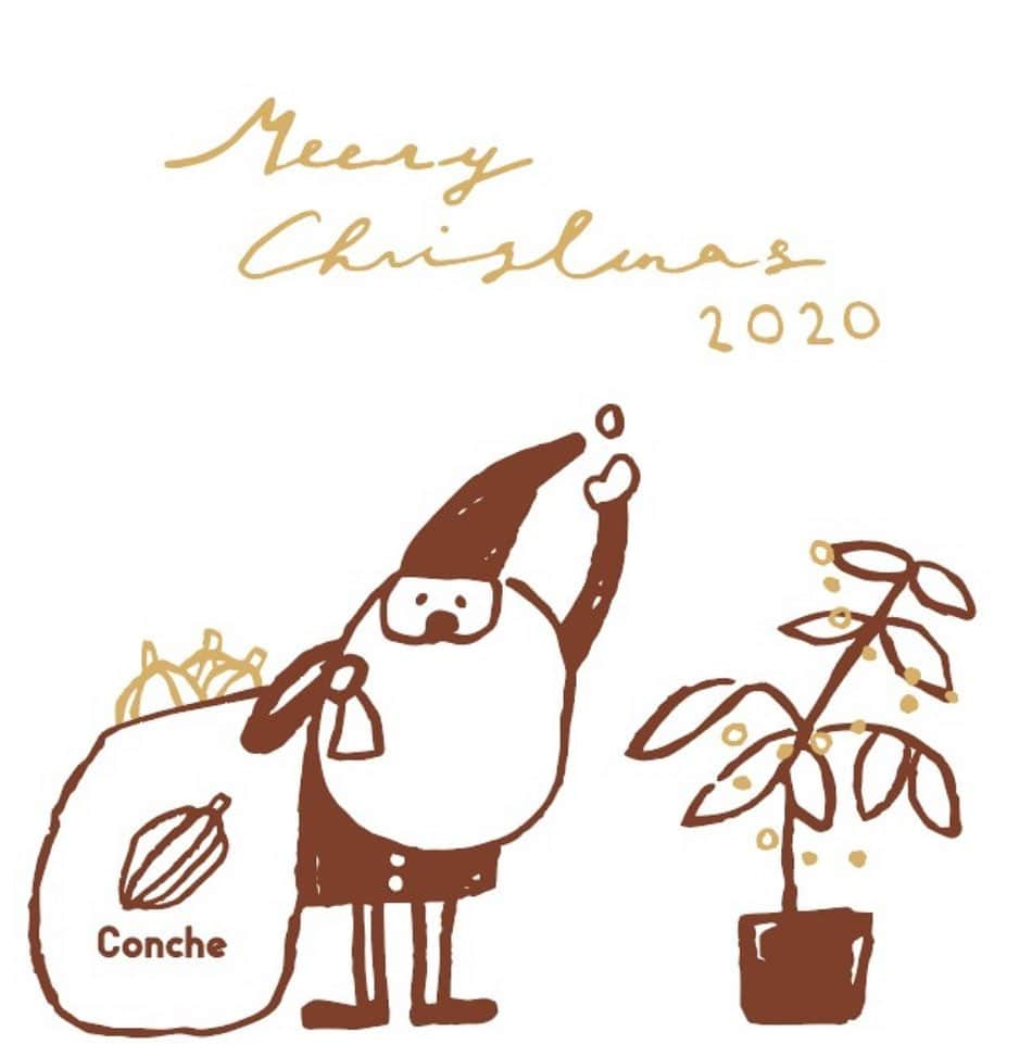 Concheのインスタグラム：「＊Concheのクリスマス2020＊  移転して初めてのクリスマス。 以前はケーキを焼いたり保管したりの課題や、そもそもケーキを作る余裕がなく。。  クリスマスは大変ですよね、とか今年のクリスマスはどんな予定ですか、と尋ねられる事もありましたが、ウチは特に何もやってません…といつも少し残念なお答えしかできず…  今年は新しい工房とパティシエスタッフ達と共同してケーキを企画しました。 コンセプトは『チョコレート屋のケーキ』 当店ではチョコレートと焼き菓子のみで、生菓子のケーキは販売していません。 テリーヌショコラは生菓子とは言えませんし、シュークリームはギリギリのラインですが、定番的なチョコレートケーキは存在していませんでした。  なのでコンチェらしいチョコレートやカカオの世界観を真っ直ぐに表現したものを作りたいと思い、フルーツやナッツで味を複雑にするのではなく、シンプルにカカオで味わいと奥行きを表現しよう、そう考えました。  カカオの産地や製法による味わいの特徴を把握している私たちだからこそ出来る、フルーツの様なフレッシュ感やナッツのようなコクや深みをカカオだけで体現します。  価格：4800+tax  限定数：40台  明日11/13(金)よりご予約を承ります。 ケーキの詳細は次以降の投稿でご紹介いたします。  #チョコレートクリスマスケーキ #クラフトチョコレートケーキ #チョコレート専門店  #クリスマス2020  #クラフトチョコレート  #Conche #コンチェ」