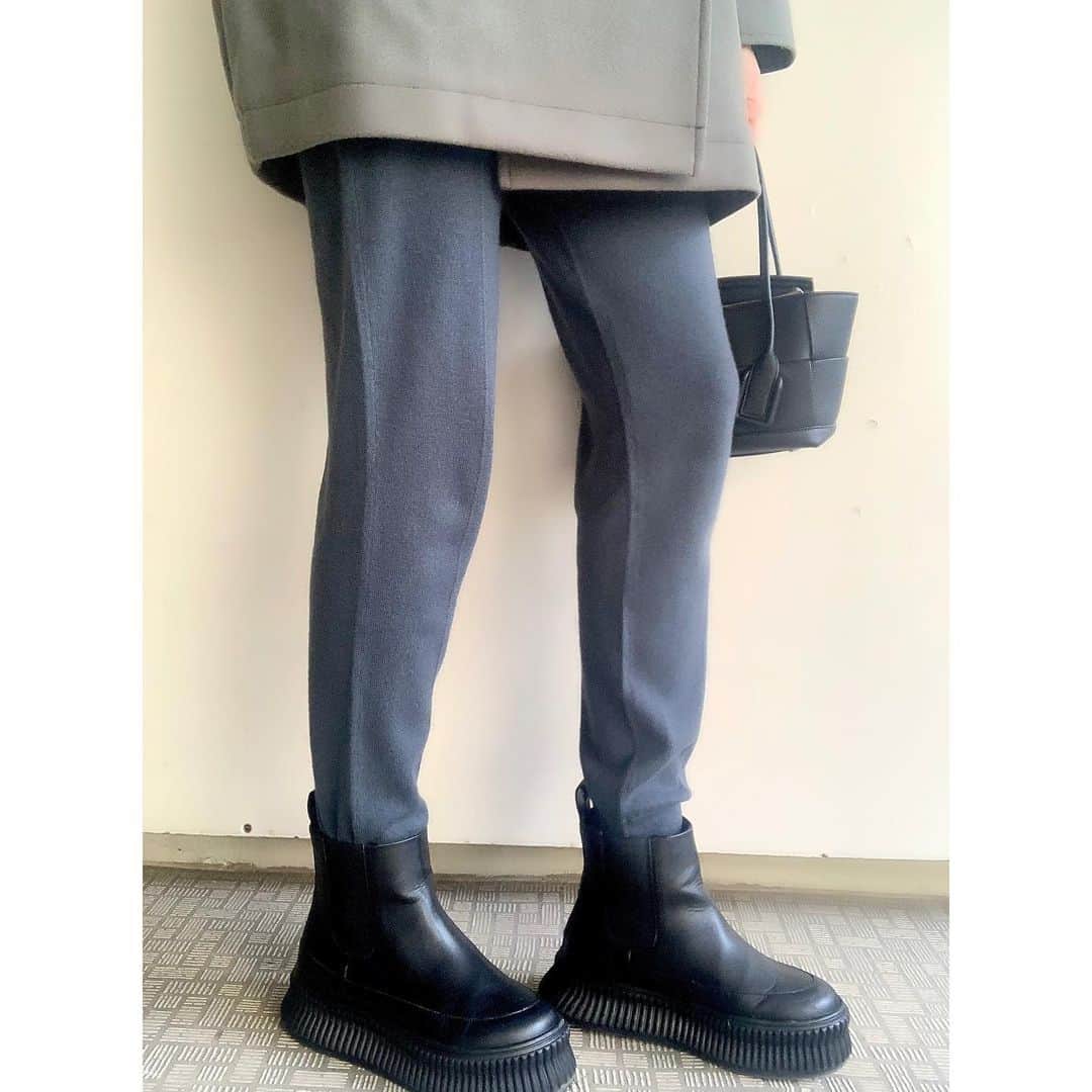 松島花さんのインスタグラム写真 - (松島花Instagram)「: Outfit🐭🤍 今日の私服は @uncrave_official の 新作コートとニットパンツで ブルーグレーにワントーンぽく🎶 コートとニットパンツの良さを 伝えたくて、たくさん撮りました🤳🏻笑 uncraveの新作ぜひチェックして下さい🤓 : Coat&KnitPants: uncrave Knit: ZARA Shoes: AKIKO KIZU × Daniella & GEMMA Bag: BOTTEGA VENETA #ootd #outfit #uncrave #fashion #hanaoutfit #花私服 #私服」11月12日 19時30分 - hana_matsushima_official