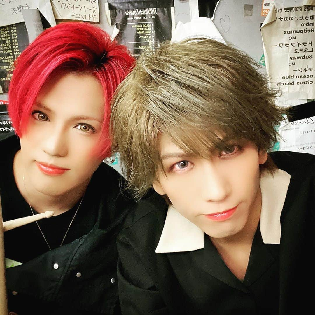 TAKUMA さんのインスタグラム写真 - (TAKUMA Instagram)「京都初日！ファン投票ライブ楽しかったぜ🔥 ステージは楽しくふざけるのが気持ちいい👍 地元ありがとう🔥 明日もよろしくー！ もし予定空いてたら来てね🎊  それでは  ほなっち(๑^-^๑)/  #たんさん #RYUICHI #ギルド #京都MUSE」11月12日 19時32分 - tan_tan_dayo