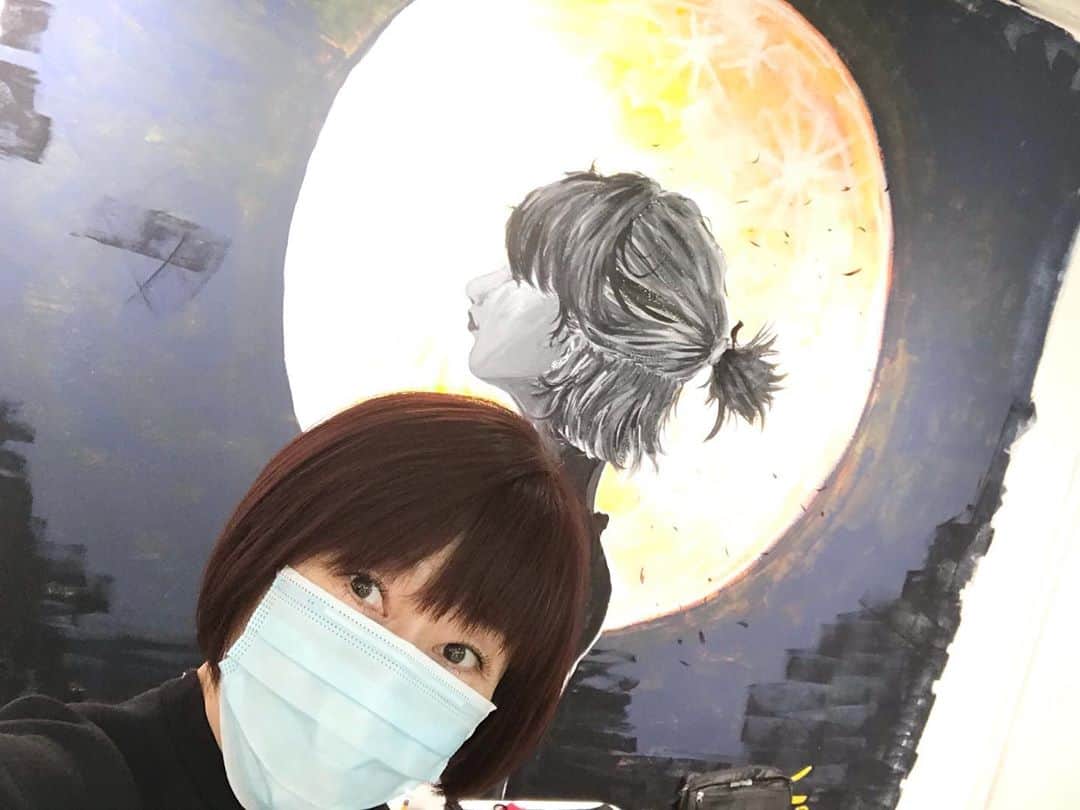 神野美伽さんのインスタグラム写真 - (神野美伽Instagram)「みなさん こんばんは。  今日の東京、 しっかり冬を感じる寒さでした。  午後イチバンで、髪のカラーリングと前髪だけ少しカットしに野田さんのサロン〈MONOTYPE〉へ行きました。  いつものレッド系の髪にキレイに仕上げてもらってスッキリ❗️  野田さんが壁に描く絵が、 満月と可愛い女の子に変わっていましたよ。  #神野美伽　#ヘアサロン　#神宮前　#MONOTYPE  #ヘアアーティスト野田将司　#カラーリング　#前髪　#満月」11月12日 19時36分 - mika_shinno_japan