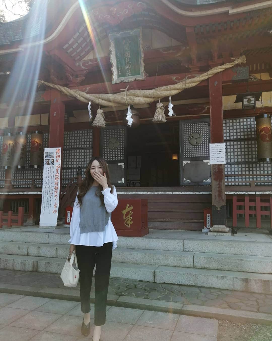 のインスタグラム：「いつかのいつかのいつかの 八幡朝見神社🌿🌿🌿 * 後光が～！ご利益ありそう😌😌 * 御朱印もかわいいんだけれど 御朱印帳が欲しくて♥️♥️着物柄👘 ちなみにたくさーん種類ありました⛩️ * * * #八幡朝見神社 #大分県 #別府 #御朱印帳 #御朱印 #大分御朱印 #oita #beppu  #ootd #japan #japan_of_insta  #japan_focus #jinja」
