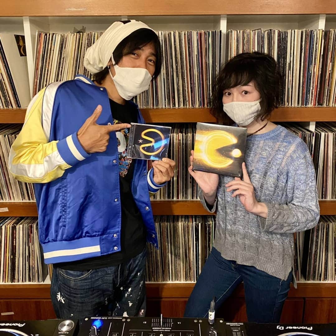 川村由紀のインスタグラム：「今日は久々に #中塚武 さんをお迎えして収録でした！パックマン40周年記念「JOIN THE PAC」特集、明日13日金曜20時〜21時O.A #blockfm #shibuyaOIRAN warmup radio、是非聴いて下さいね〜！  そしてBFM九周年おめでとう〜(*´ω｀*)  #pacman40th #pacman #パックマン #カワムラユキ #bfm9th」