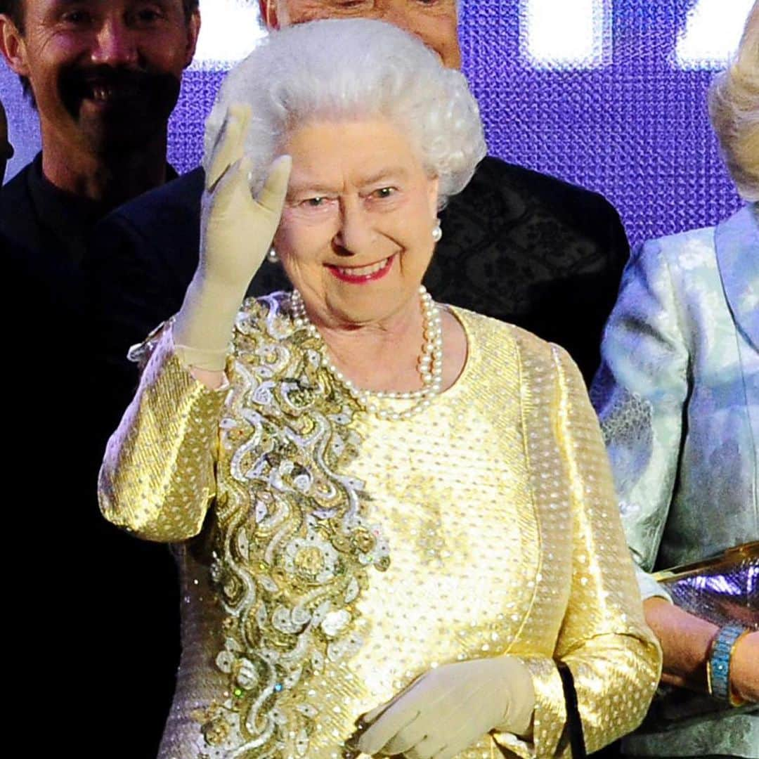 ロイヤル・ファミリーさんのインスタグラム写真 - (ロイヤル・ファミリーInstagram)「A four-day Bank Holiday weekend to mark The Queen’s Platinum (70th) Jubilee has been announced for June 2022. Follow our link in bio for more details.   Further plans to mark the occasion will be announced in due course.」11月12日 19時41分 - theroyalfamily