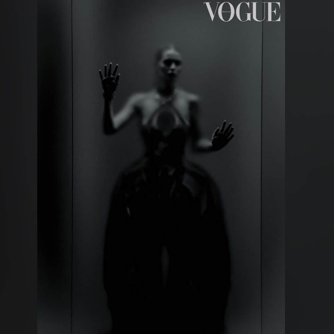 キティ・スペンサーさんのインスタグラム写真 - (キティ・スペンサーInstagram)「Wearing @irisvanherpen Haute Couture for @voguethailand ✨💫 #Vogue #VogueThailand #JacquesBurga #irisvanherpen #HauteCouture」11月12日 19時44分 - kitty.spencer