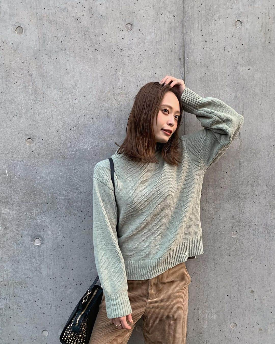 榊本麻衣さんのインスタグラム写真 - (榊本麻衣Instagram)「♡♡﻿ ﻿ ﻿ カジュアルcode👢♥﻿ ﻿ ﻿ knit ： @toyome_official bag ： @michaelkors pants ： @gu_for_all_  ﻿ ﻿ モールニットがとっても可愛い💚﻿ ﻿ カジュアルにしたかったから﻿ コーデュロイパンツと合わせたよ🥰！﻿ ﻿ ﻿ ヘアもオイルたっぷりめで﻿ ウェットな質感で仕上げてみた🥺💕﻿ ﻿ ﻿ ﻿ ﻿ #mai___fashion #mai___code #code #コーデ #コーディネート #秋コーデ #coordinates #fashion #ファッション #outfit #笑顔 #smile #ootd #お洒落さんと繋がりたい #可愛い #カジュアル #カジュアルコーデ #ラフコーデ #大人カジュアル #ブラウンコーデ #ベージュコーデ #ゆるコーデ #toyome #プチプラコーデ #ニット #knit」11月12日 19時46分 - maipipii