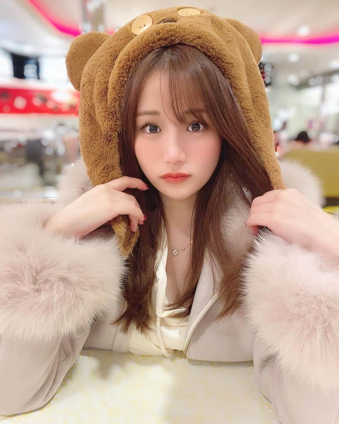 嬉野ゆみさんのインスタグラム写真 - (嬉野ゆみInstagram)「* * * * クマに恋してみる？🐻🐻❤️ * * * * * #usj #usjコーデ #もこもこ #もこもこコーデ #クマコーデ #冬コーデ #gu #大阪旅行 #旅行好き女子 #彼女とデートなうに使っていいよ」11月12日 19時48分 - ureshino_chan