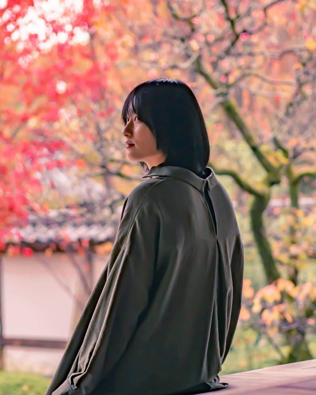 塩見珠希さんのインスタグラム写真 - (塩見珠希Instagram)「紅葉の季節🍁今日懸命に編集したので、動画が完成しました。出来たてほやほやの動画は今日の21時に出します〜💫💫  #京都 #雲龍院 #紅葉 #kyotojapan #unryuin」11月12日 19時55分 - _shiomi6
