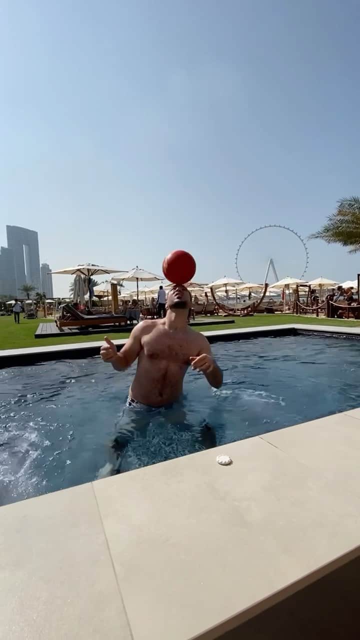 ショーン・ガルニエのインスタグラム：「I am ballin like a dolphin 🐬 at @rixospremiumdubai 🏪 #dubai #urbanball #seangarnier #hotel #rixospremiumdubai #sun」