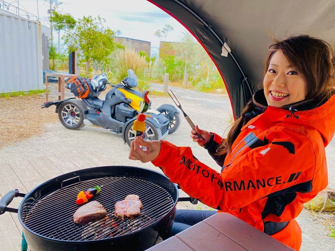 木村亜美さんのインスタグラム写真 - (木村亜美Instagram)「ライカーでグランピングだよ！🏕✨ 秋を感じるお外ごはん、幸せだなぁ🍁🍖やっぱりキャンプって超ー楽しい❣️🥺💖  #canamRyker #キャンプツーリング . #canamryker #Ryker #BRP  #goodmorning  #togethercanam #木村亜美 #Ryker #カンナム #カンナムスパイダー #canamspyder #brpcanam #weekendmood  #トライク #ライカーラリー #canamrykerrally #canamryker600 #canamrykers #canamrykerrallyedition #canamryker900 #rykerrally #rykerrallyedition #ライカー600 #rykers #brpcanam #canamryker2019 #canamryker2020 #canamrykergirl #rykergirl #rykernation #rykerworld #canamspyder」11月12日 20時06分 - ami_kimura0327