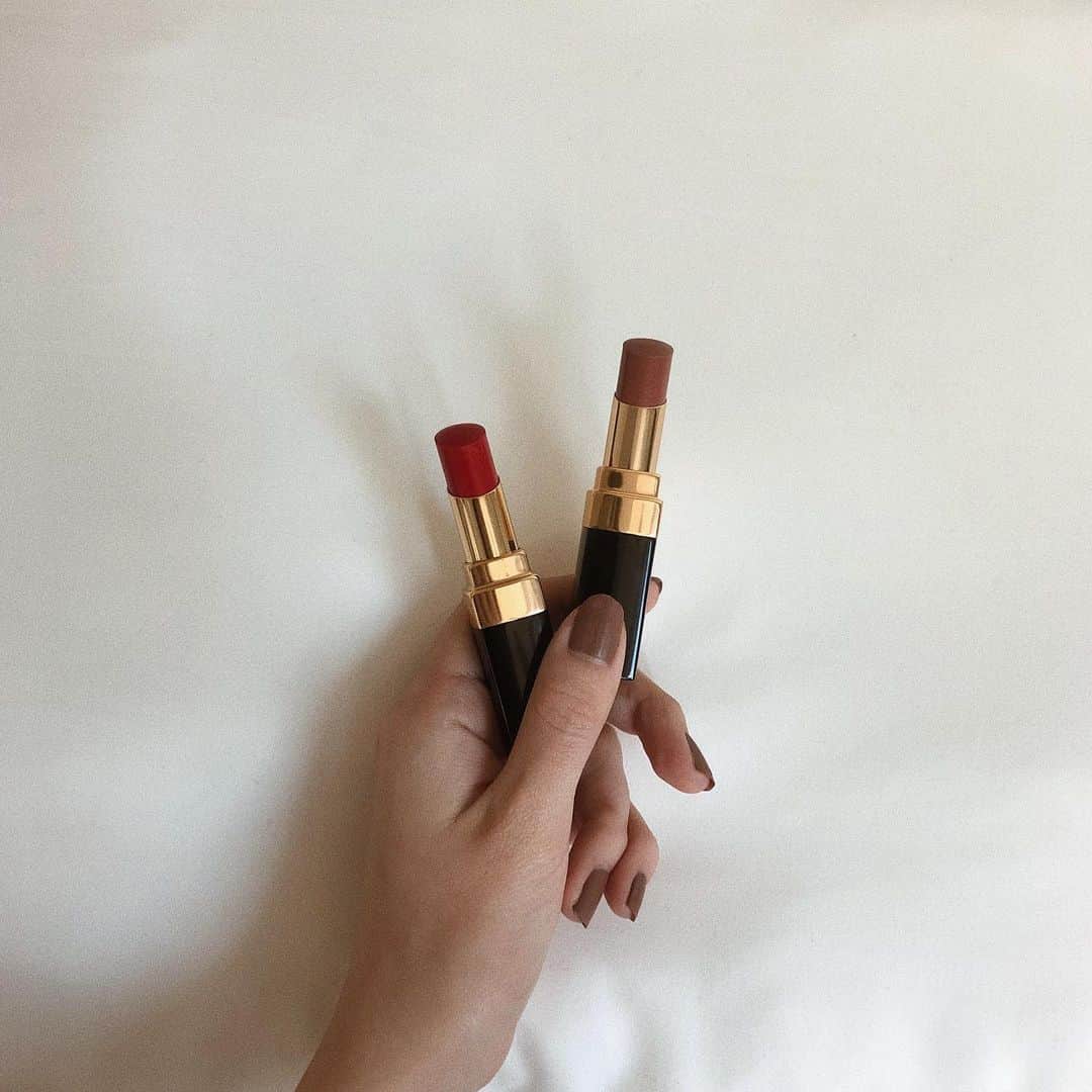 松尾 瞳のインスタグラム：「. 前回投稿のリップはこれのベージュ(53番)です💋 @chanel.beauty   久々にコスメ投稿💄  #ルージュココフラッシュ」