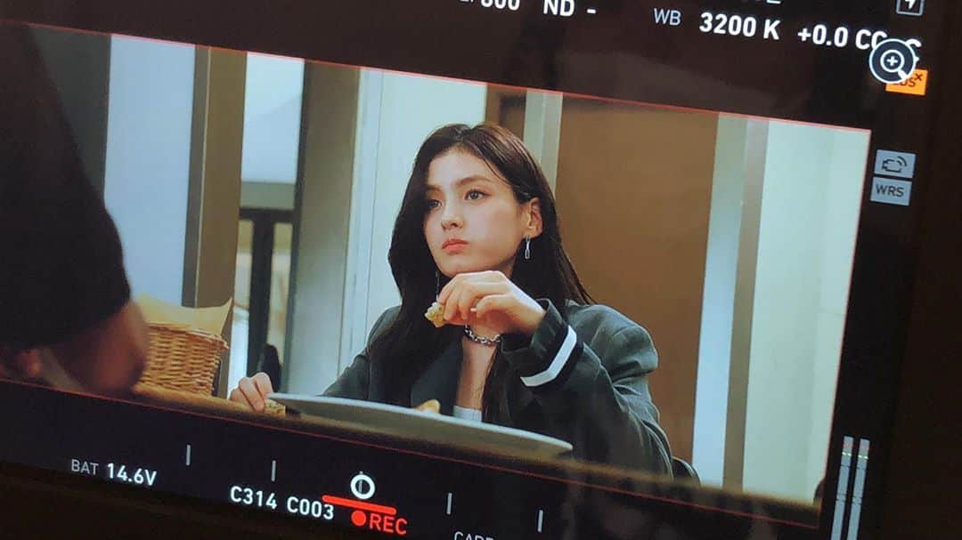 キム・ヨンジのインスタグラム：「어모나! 곧 구미호뎐🤍🖤」