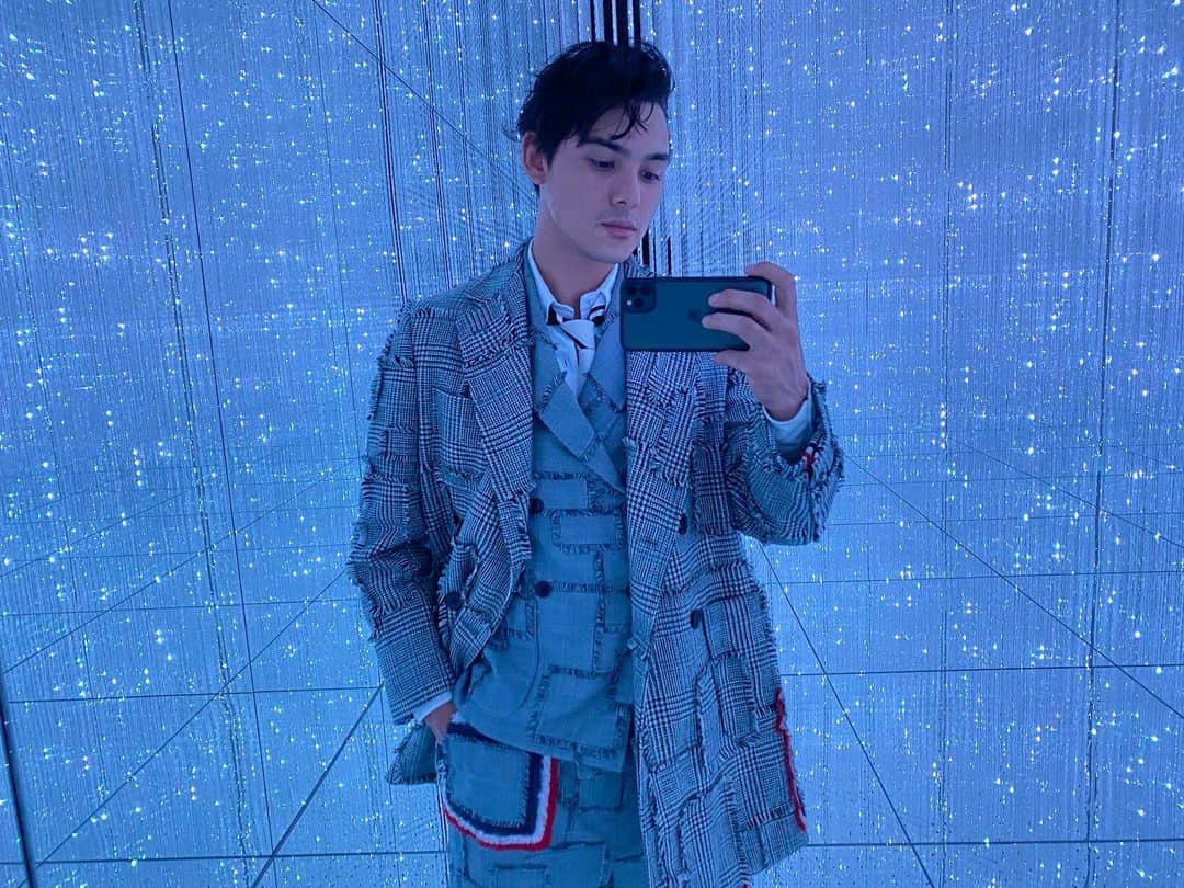 のインスタグラム：「美しい場所に最高の服で。 . . #thomebrowne  #hikaruota」