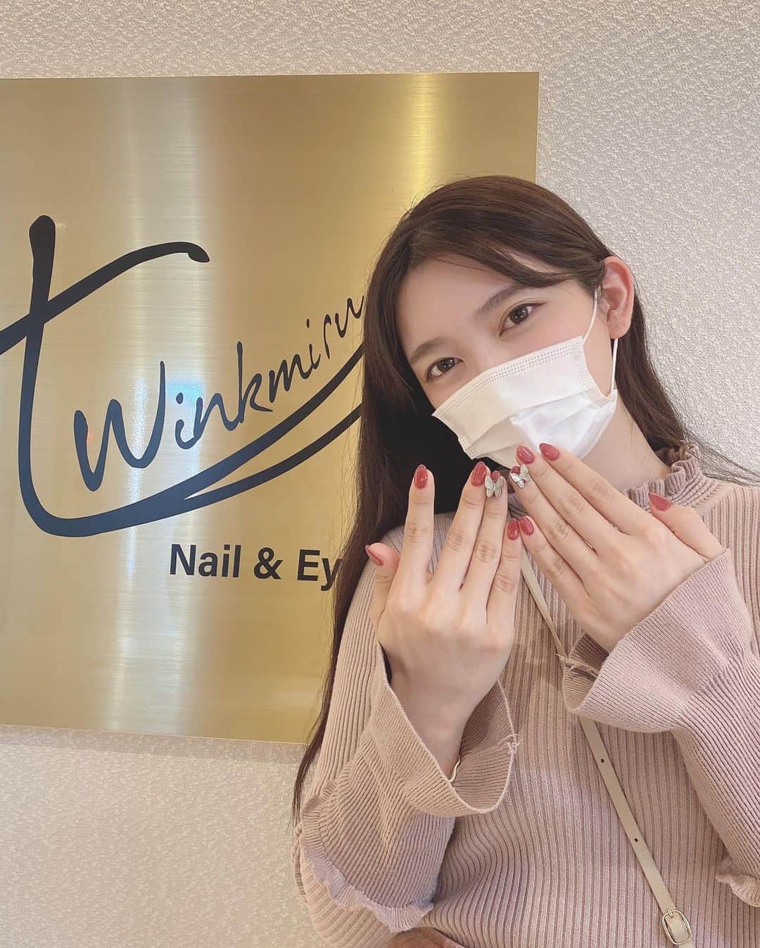 MICさんのインスタグラム写真 - (MICInstagram)「💅 ﻿. この前　@twinkmiru さんで ネイルしてきたよー🐇 . . 蝶々パーツずっとかわいいなあ〜って思ってたから　つけれて満足❤︎ . . 手元がかわいいとうきうきする( ꈨຶ ˙̫̮ ꈨຶ ) . . . . ﻿#twinkmiru #twinkmirunail #トゥインクミル #表参道 #表参道ネイル #表参道ネイルサロン﻿ #ちゅるんネイル #マグネットネイル #上品ネイル﻿ #ミラーネイル #ニュアンスネイル #大人ネイル ﻿ #蝶々ネイル #バタフライネイル #パピヨンネイル﻿ #蝶ネイル #大人ネイル #オフィスネイル #秋ネイル﻿ #シンプルネイル #ブライダルネイル #フットネイル ﻿ #パラジェル #ジェルネイル #ジェルネイルデザイン #젤네일 #네일아트 #귀여운네일 #美甲」11月12日 20時13分 - micmofmof