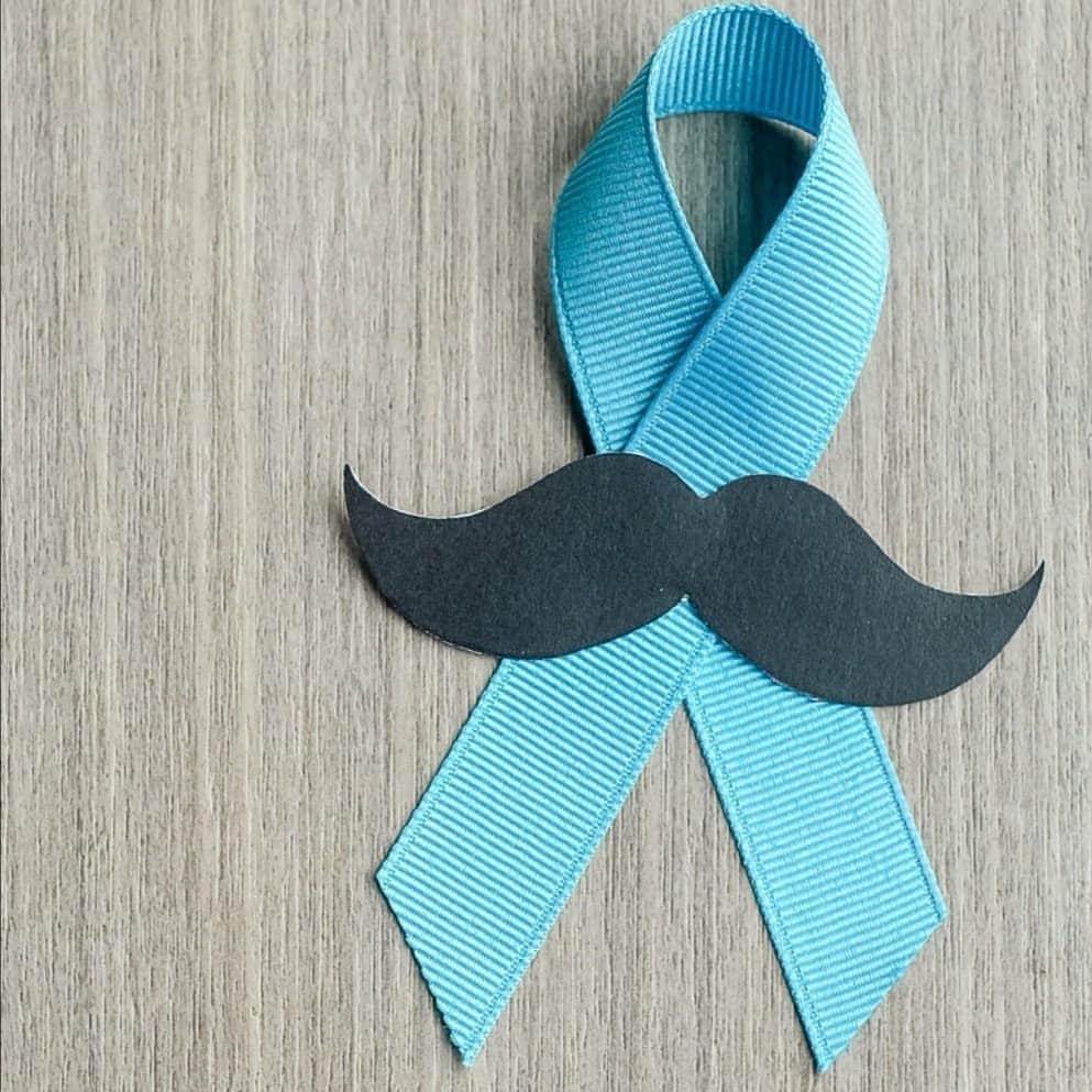 のインスタグラム：「These days, many people are keeping their feelings to themselves and struggling in silence.  Do you know about @movember? Its a men version of #Pinkribbon to save #cancer and #suicide My partner and friends are starting to join and raising the money.   TALK  to your family, TALK to your partner and  friend & REMEMBER#Youarenotalone  #モベンバー　という活動をご存知でしょうか。  日本ではあまり馴染みのない言葉ですが簡単にいうと、癌や自殺でなくなっている人を1人でも助けようという活動です。  私もピンクリボンへの寄付を気持ち程度ですがここ数年続けてます。  最近、日本でも芸能人の自殺が続いてます。  コロナ時期だからこそ、鬱ぽくなる人も多いのじゃないでしょうか。  他人事じゃなくなってる、一人で絶対に悩まずに。  自身にも人にも優しくなる気持ちを持ちましょう💓  周りの人、近くの人も手を差し伸べる勇気を💕🙏」